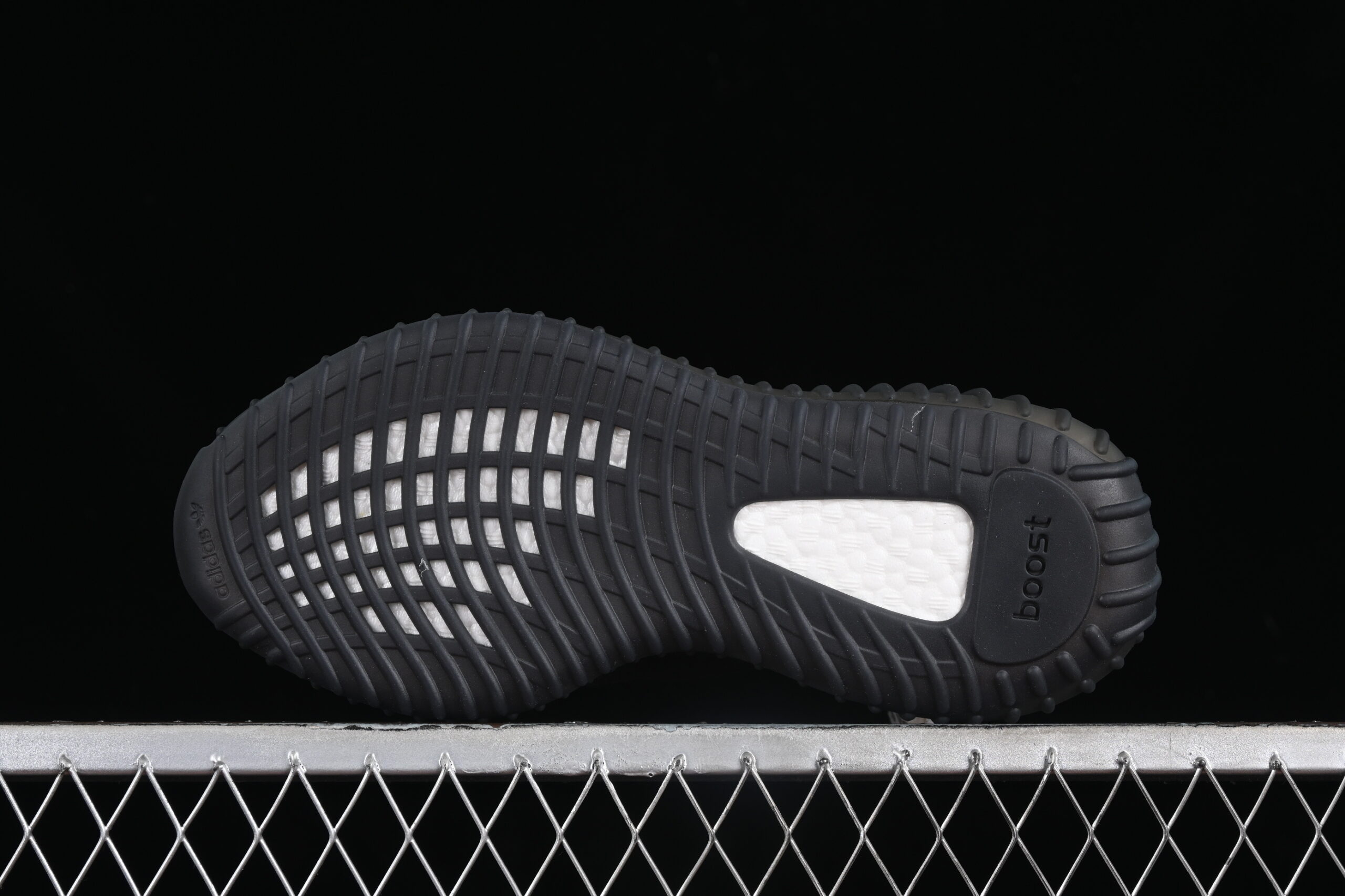 Adidas Yeezy Boost 350 V2 Onyx — изображение 3