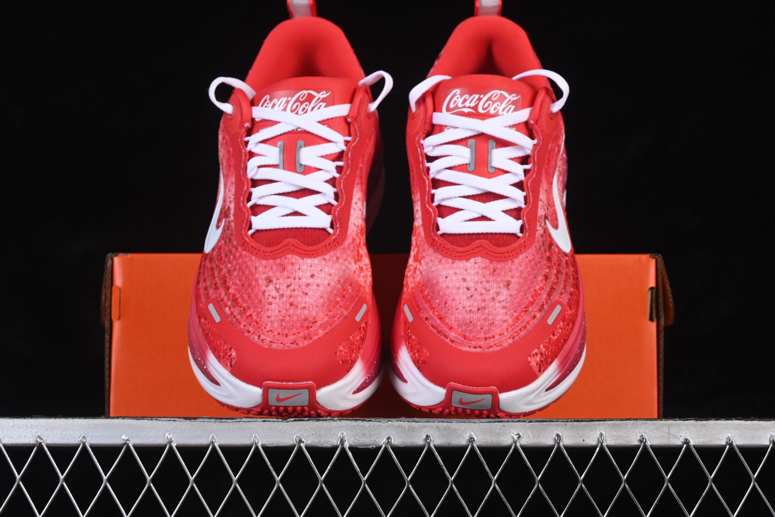 Nike Vomero Plus Coca-Cola — изображение 5