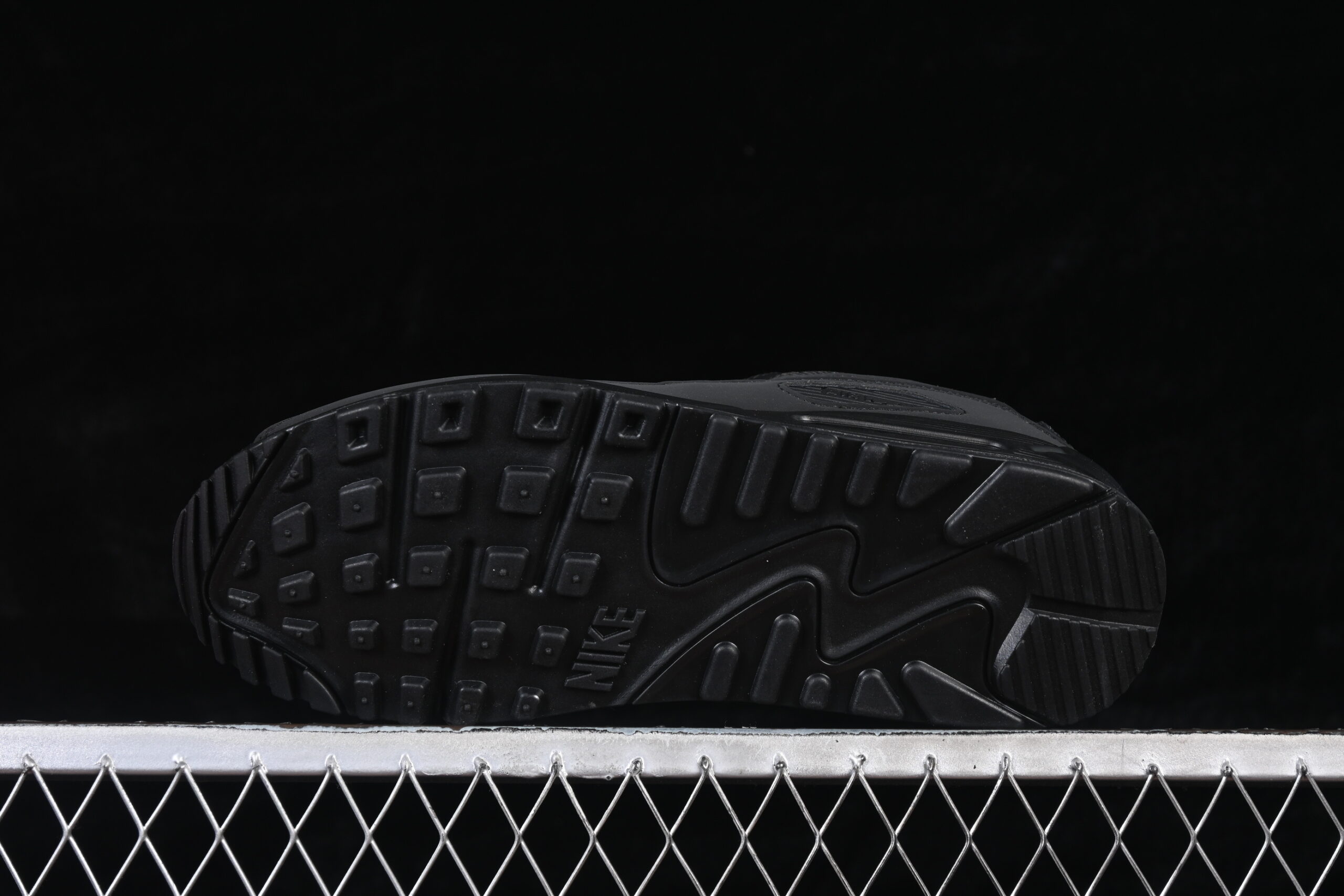 Nike Air Max 90 'Triple Black' — изображение 3
