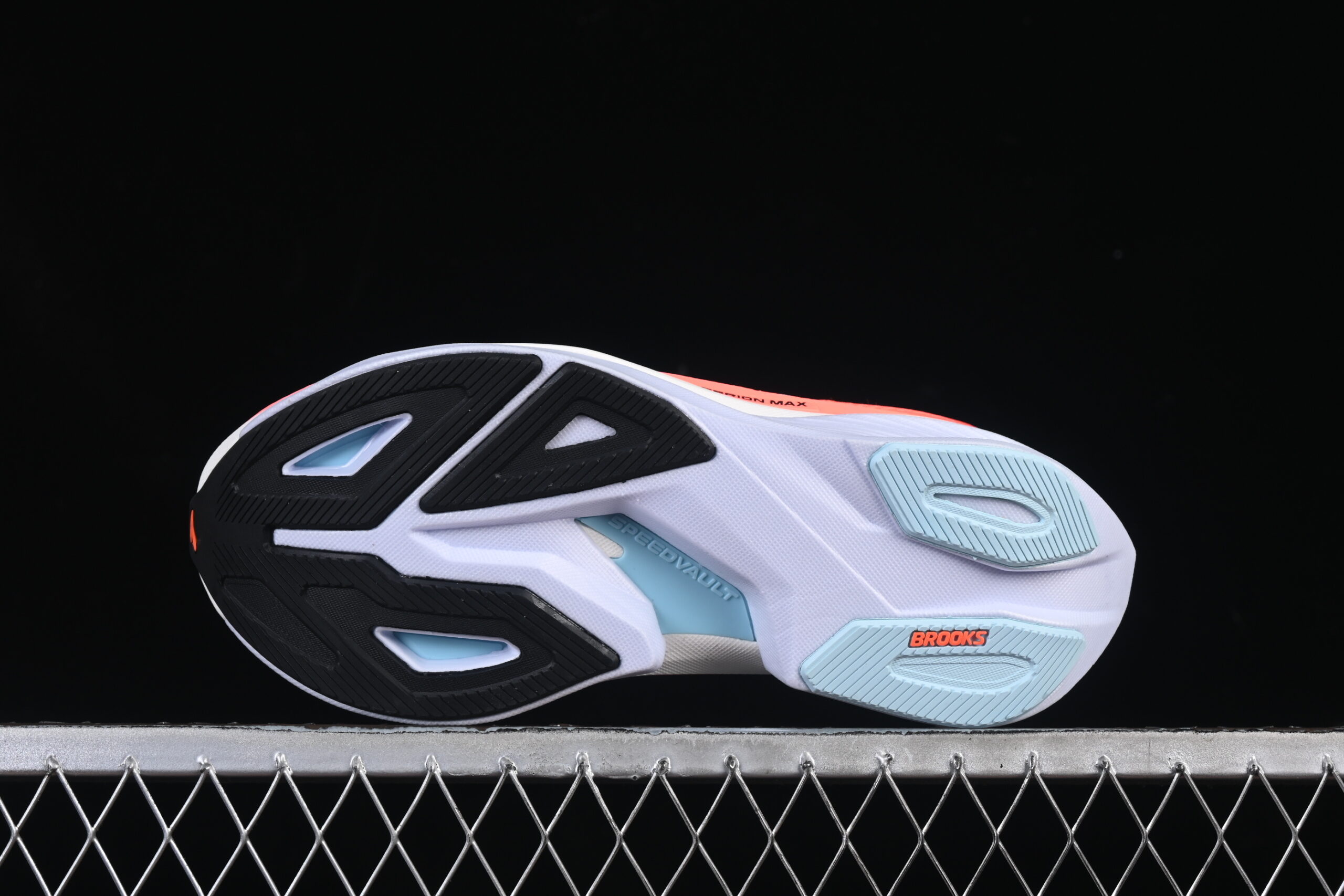 Brooks Hyperion Max 3 — изображение 3