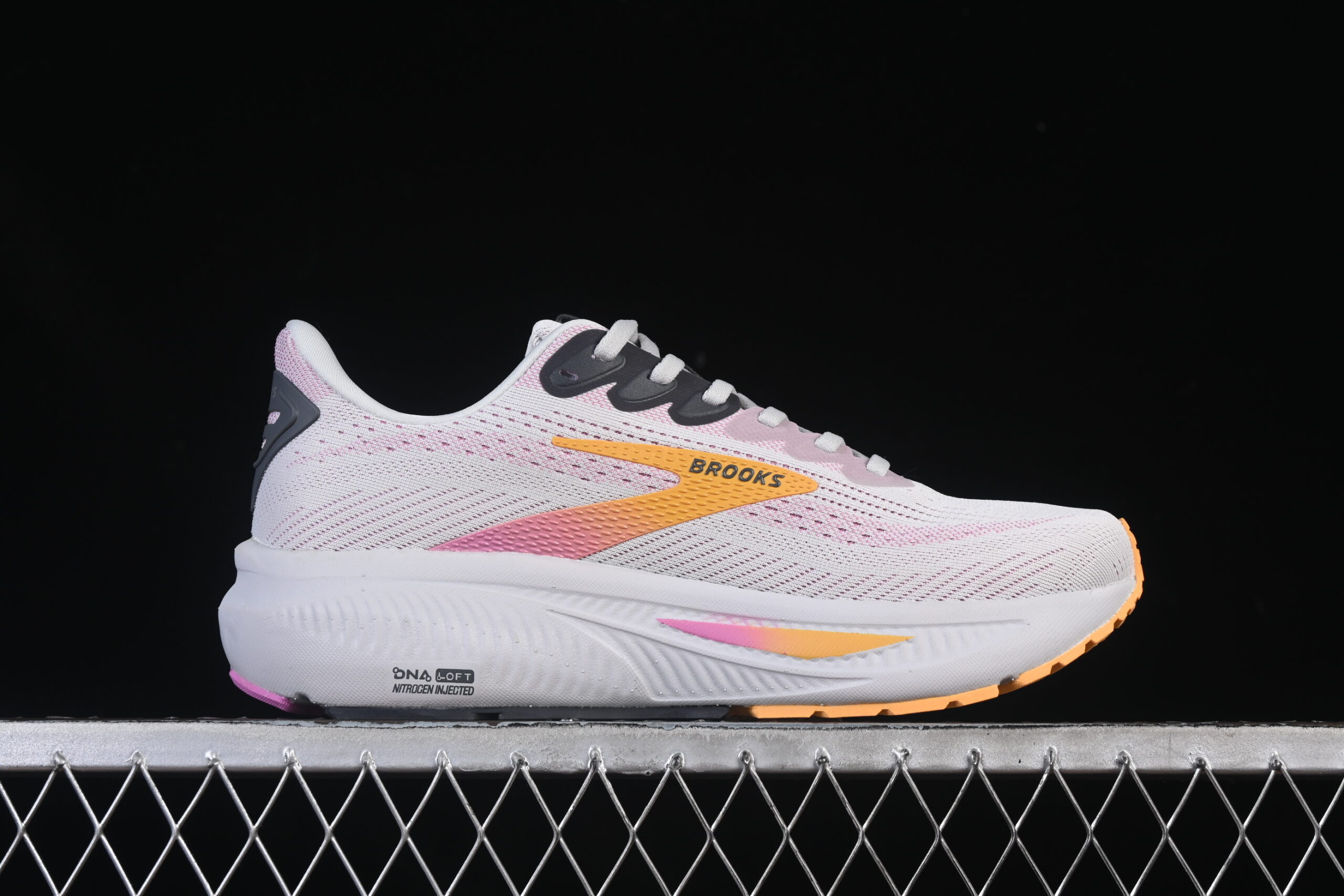 Brooks Wmns Ghost 17 Wide 'Oyster Apricot Pink' — изображение 2