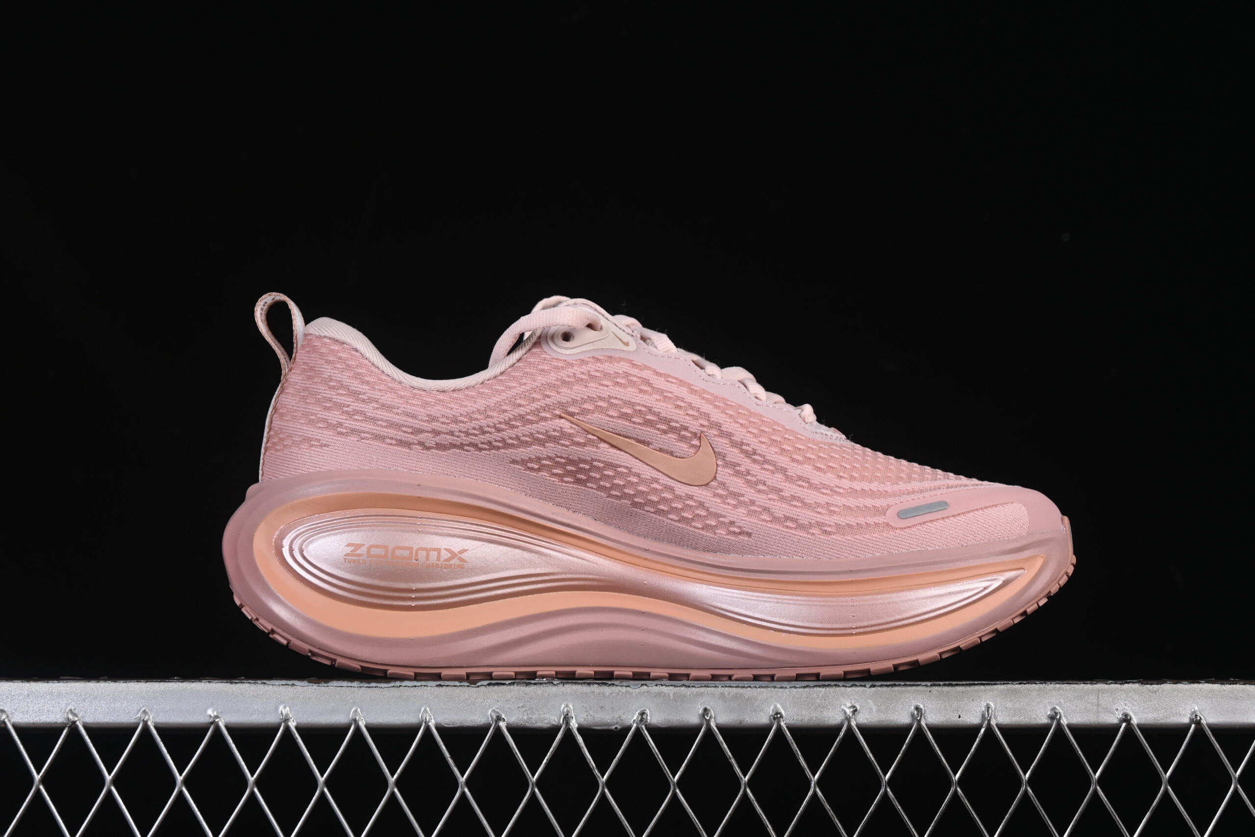 Nike Vomero Plus Wmns 'Particle Pink Rose Gold' — изображение 2