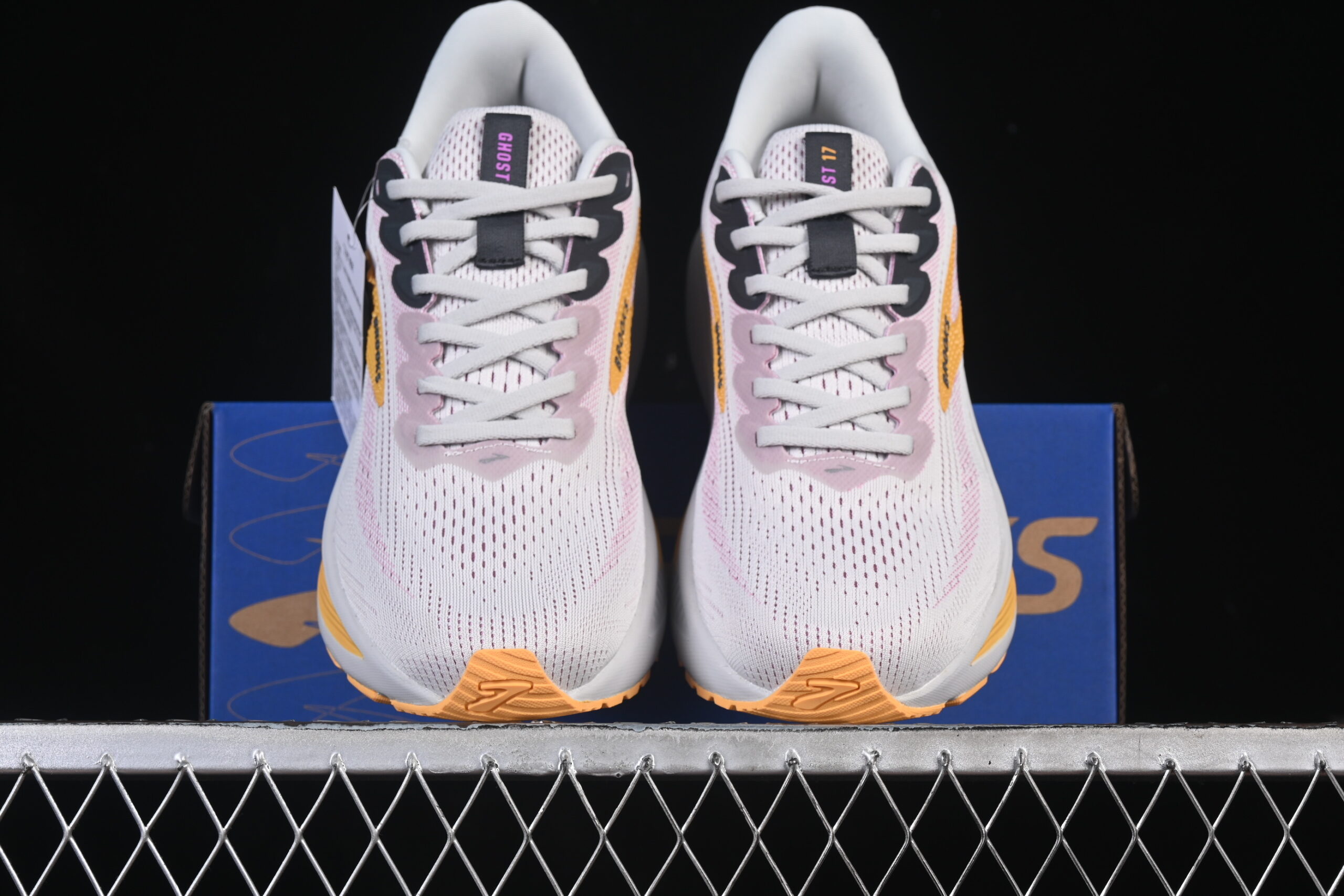 Brooks Wmns Ghost 17 Wide 'Oyster Apricot Pink' — изображение 5