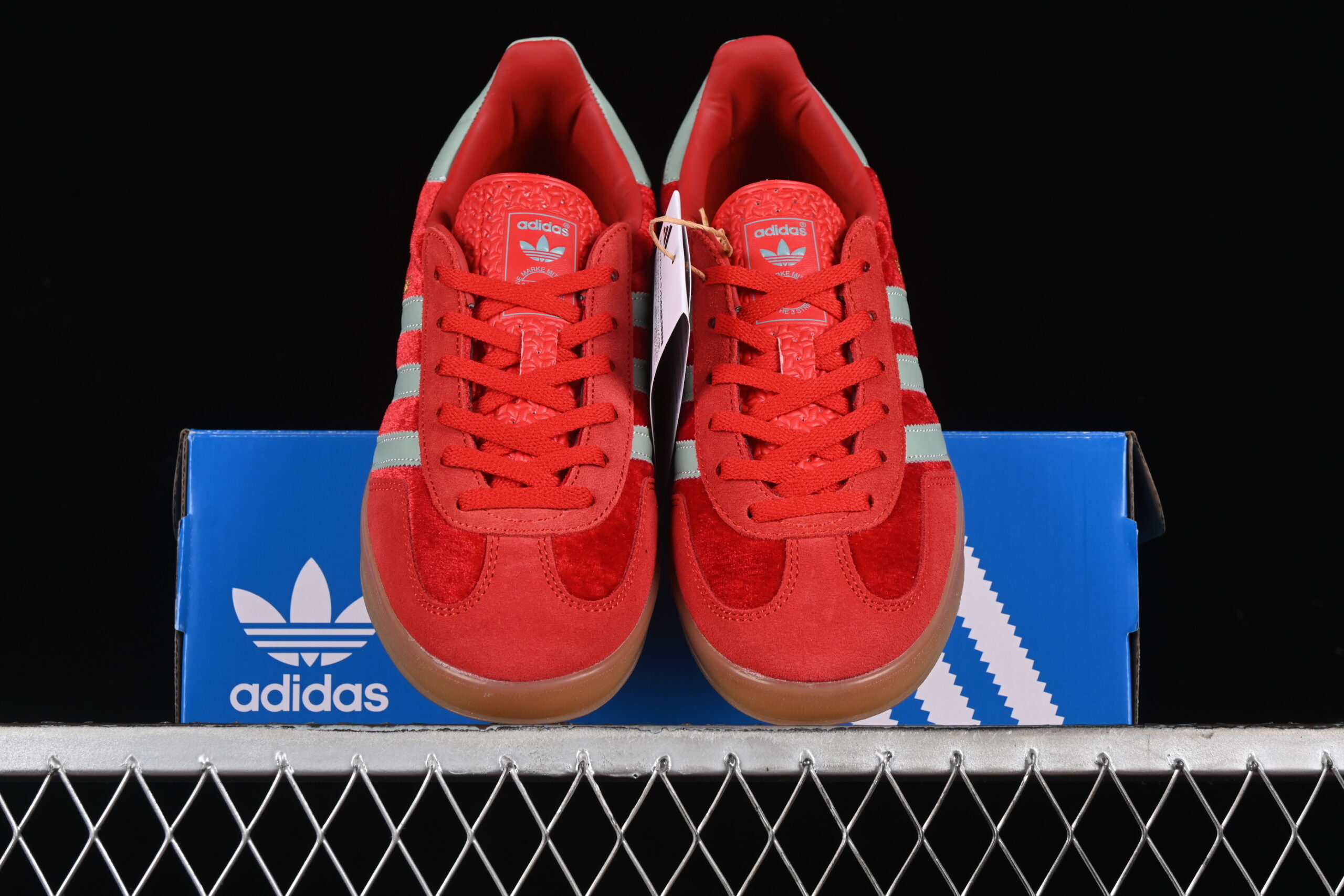 Adidas Wmns Gazelle Indoor 'Better Scarlet Green Velvet' — изображение 5