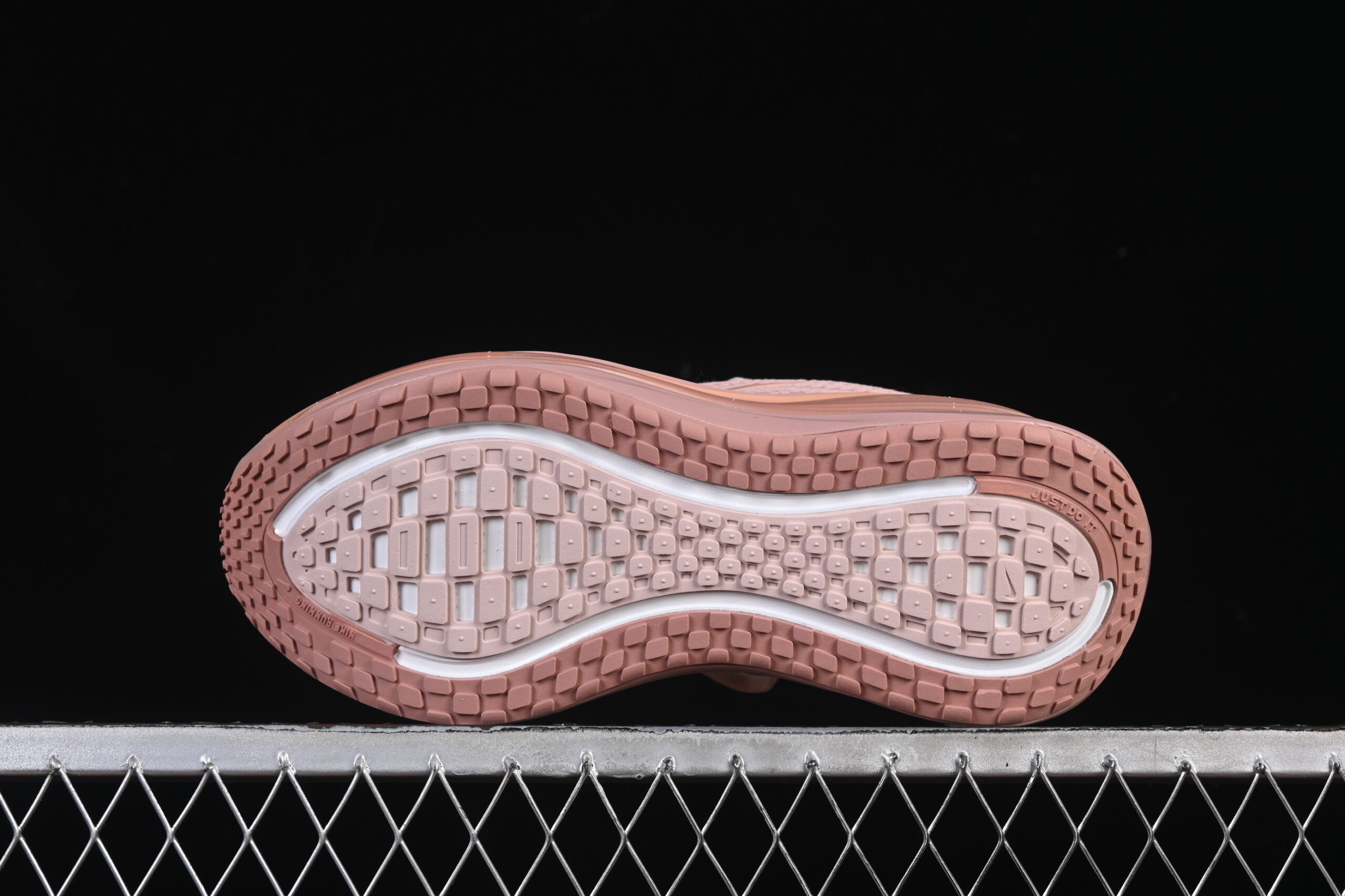 Nike Vomero Plus Wmns 'Particle Pink Rose Gold' — изображение 3