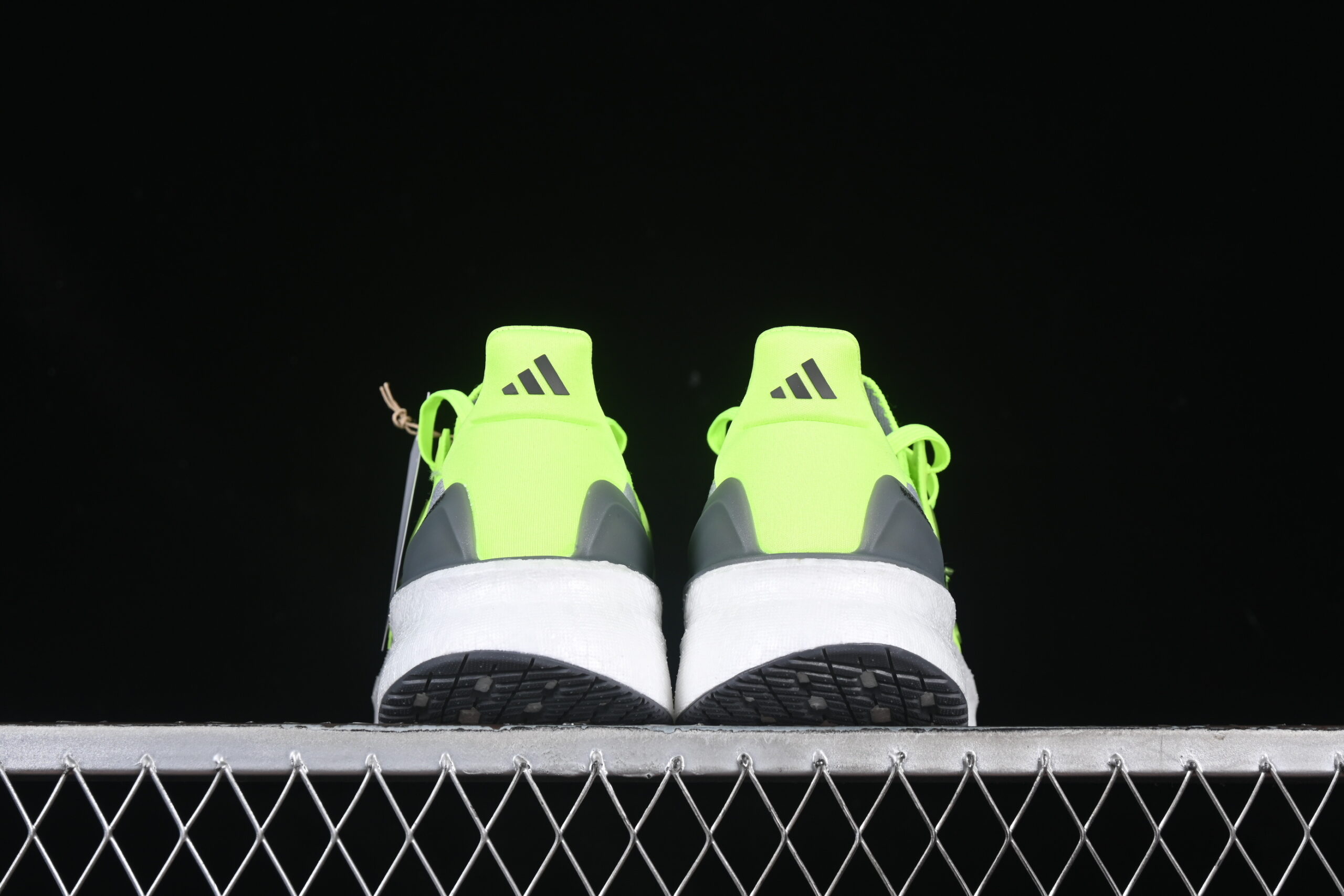 Adidas UltraBoost 5 'Lucid Lemon Grey' — изображение 4