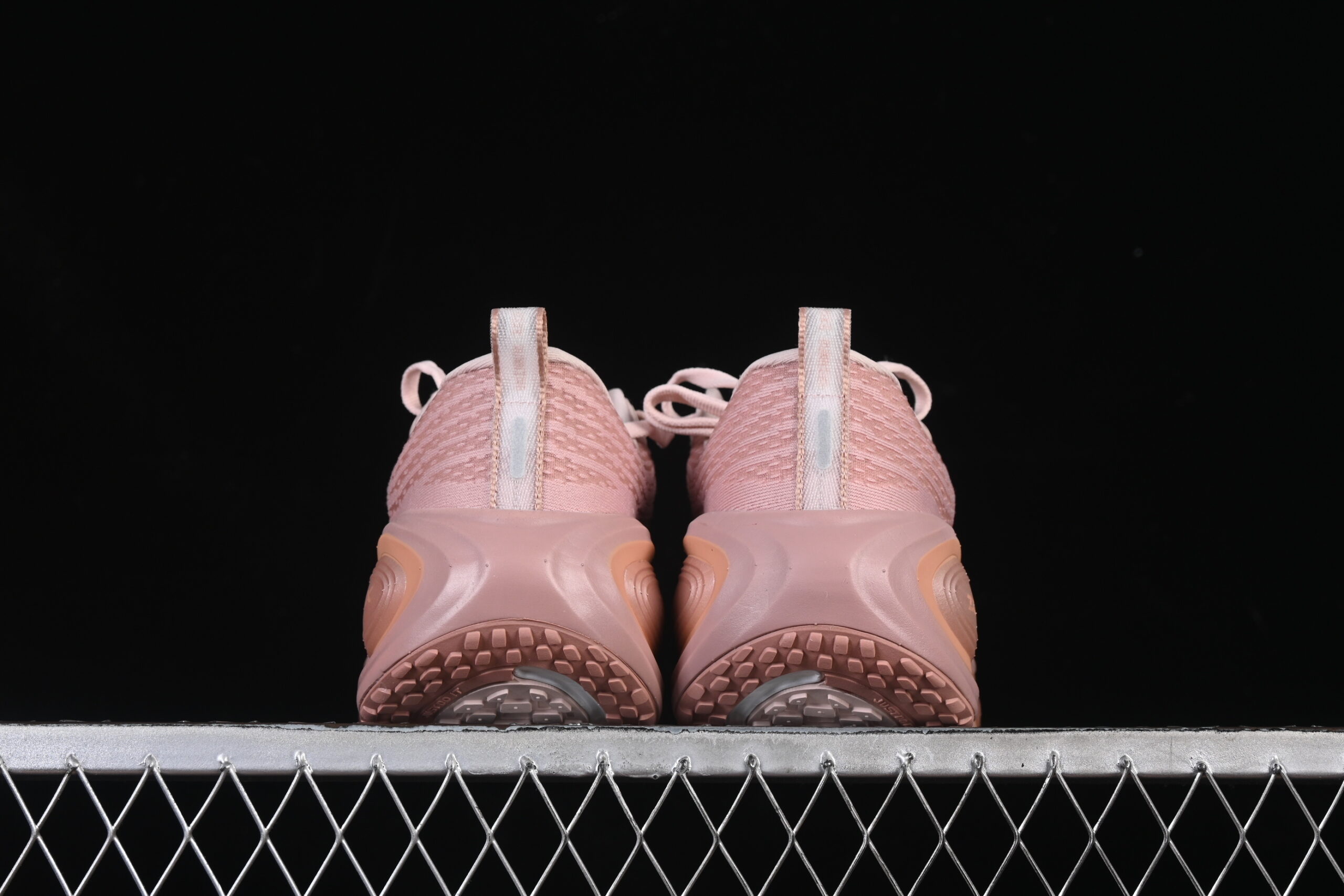 Nike Vomero Plus Wmns 'Particle Pink Rose Gold' — изображение 4