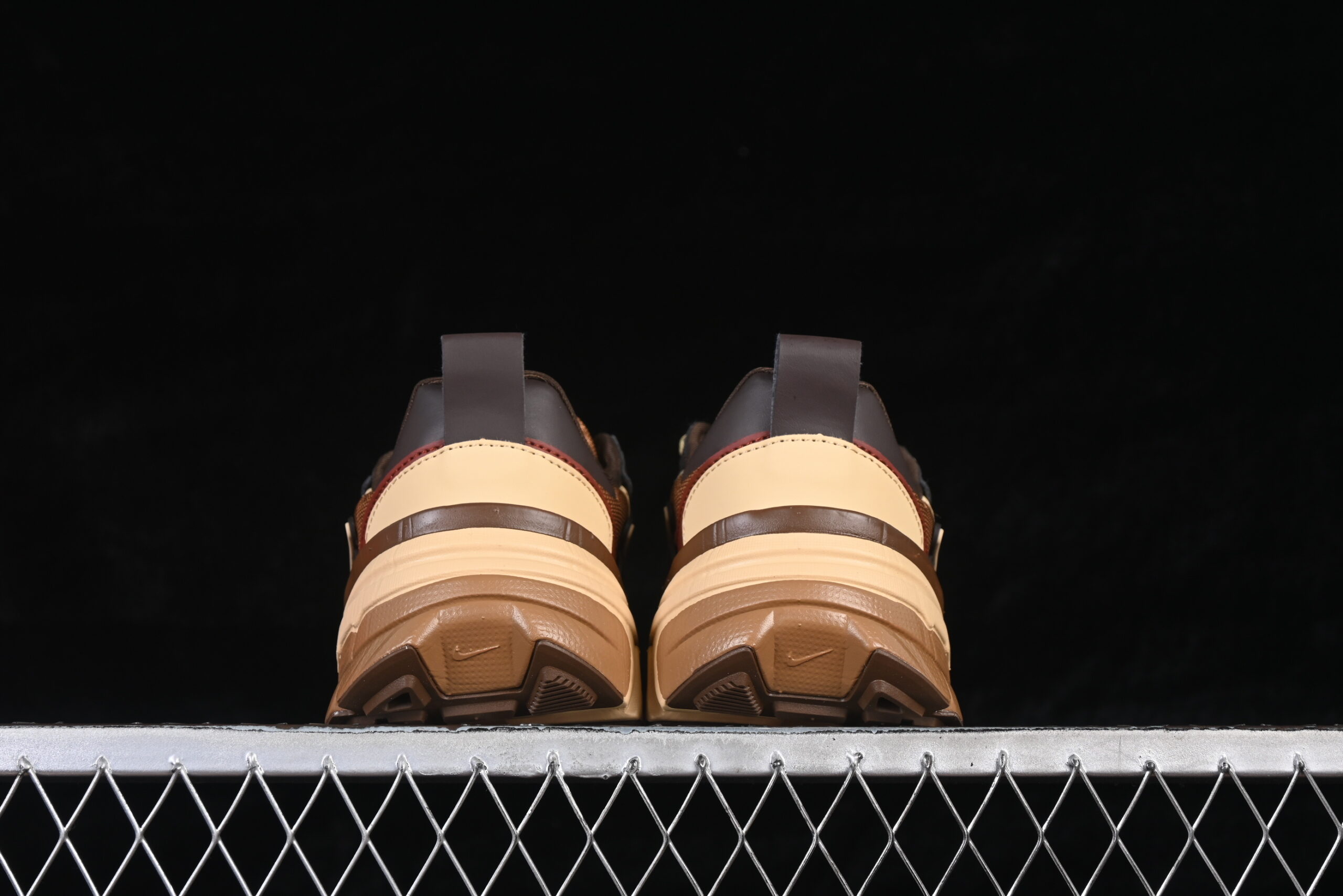 Nike V2K Run 'Light British Tan Sesame' — изображение 4
