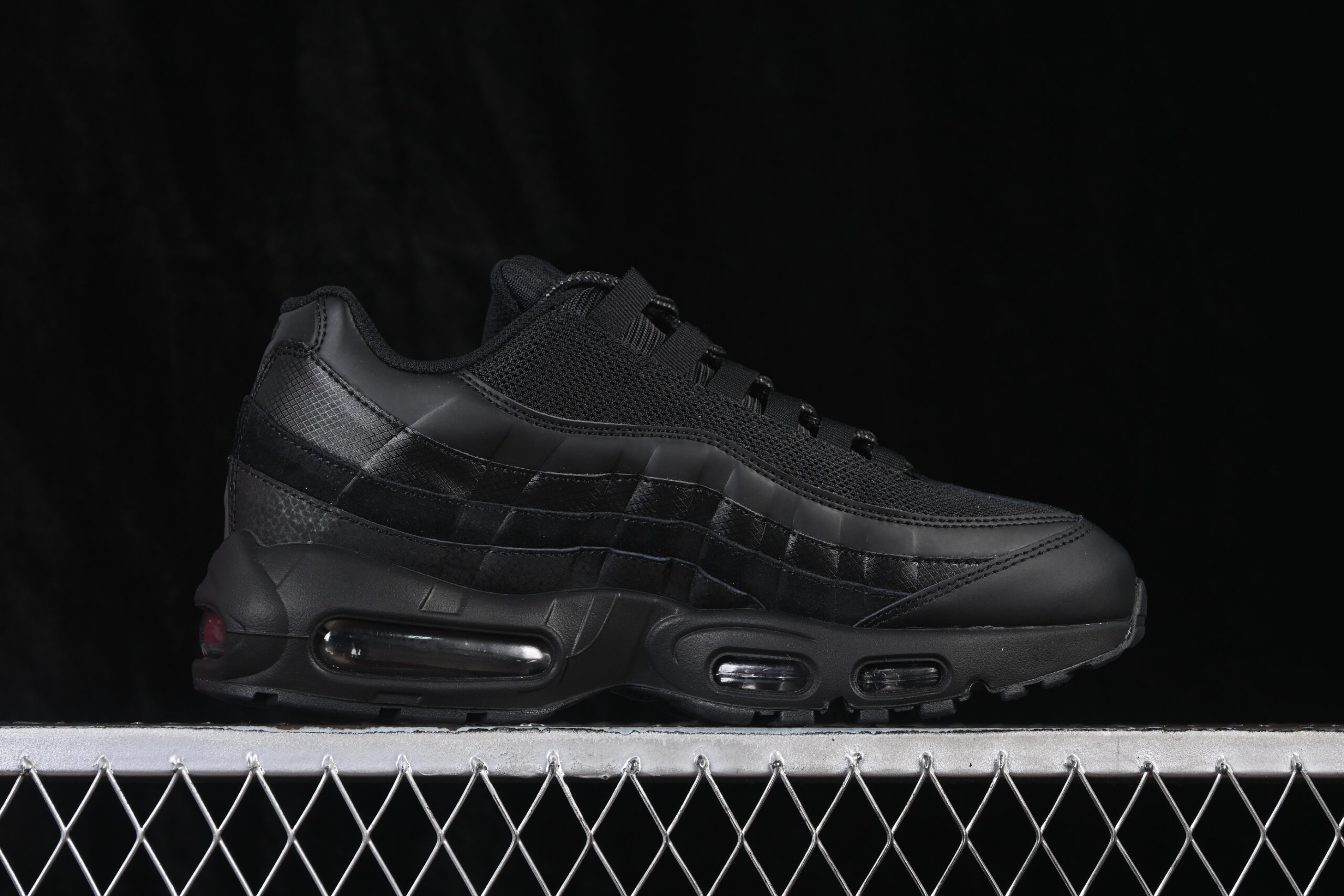 Nike Air Max 95 Essential Triple Black — изображение 2