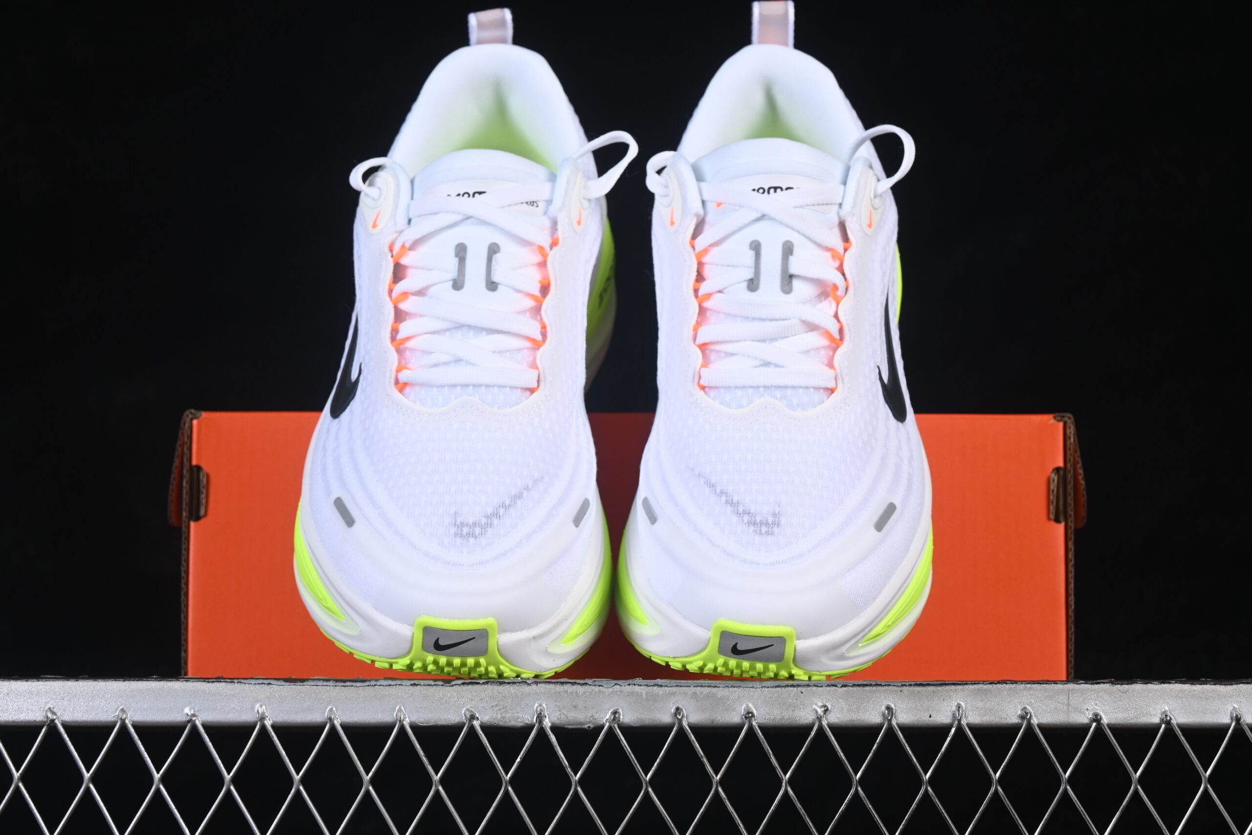 Nike Vomero Plus White Volt — изображение 5