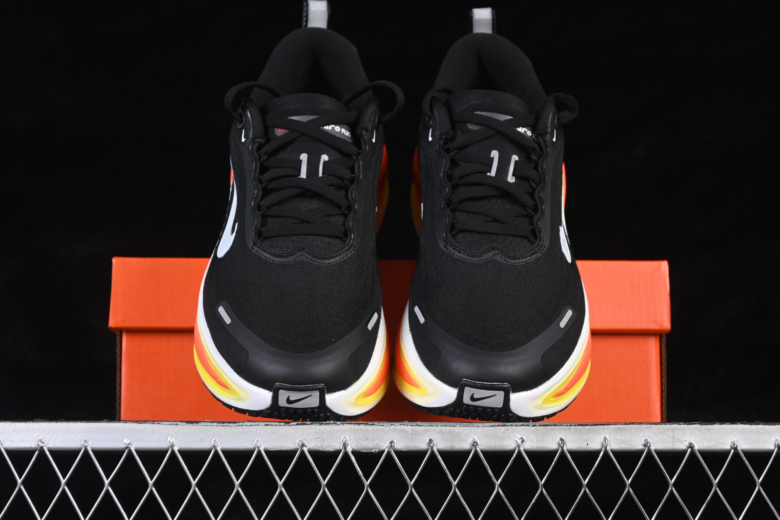 Nike Vomero Plus Black Bright Crimson White — изображение 5