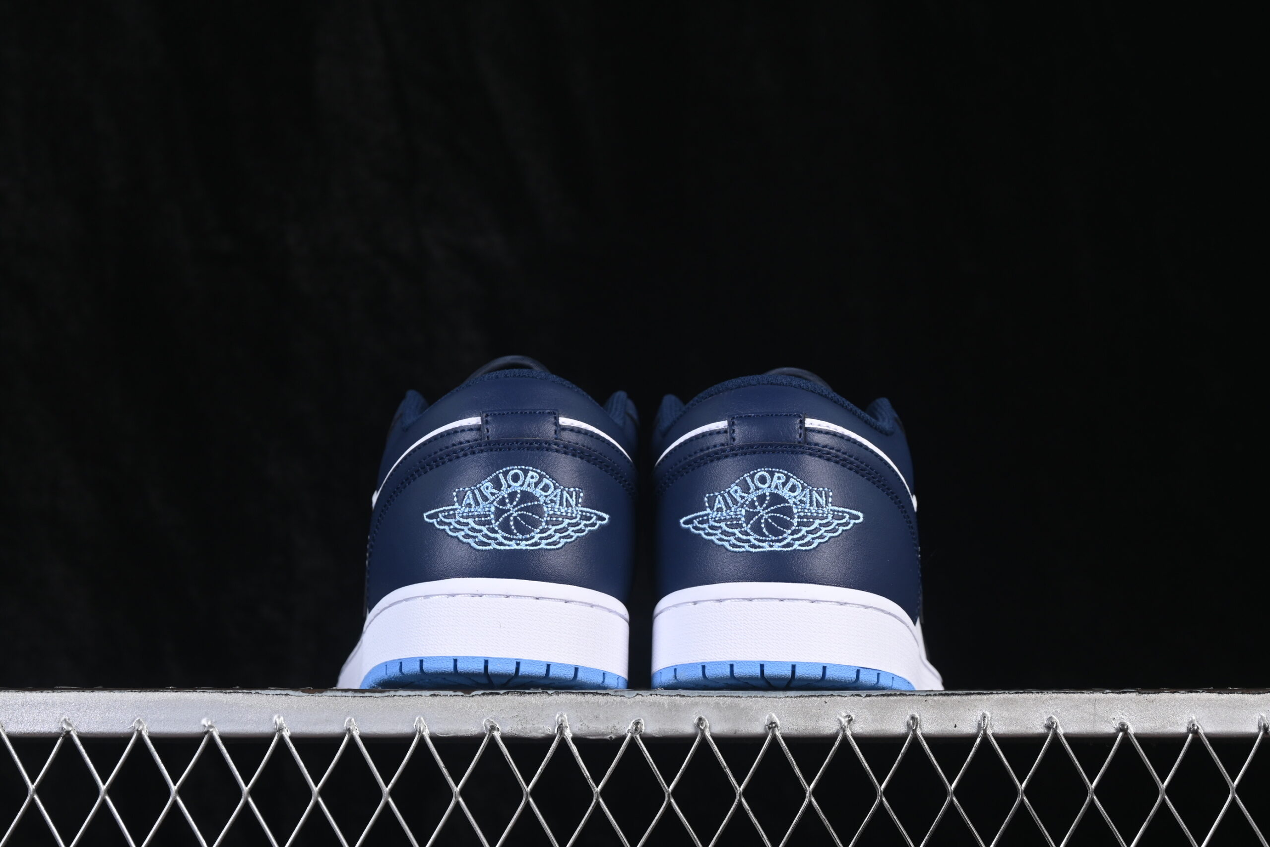 Air Jordan 1 Low Midnight Navy University Blue — изображение 4
