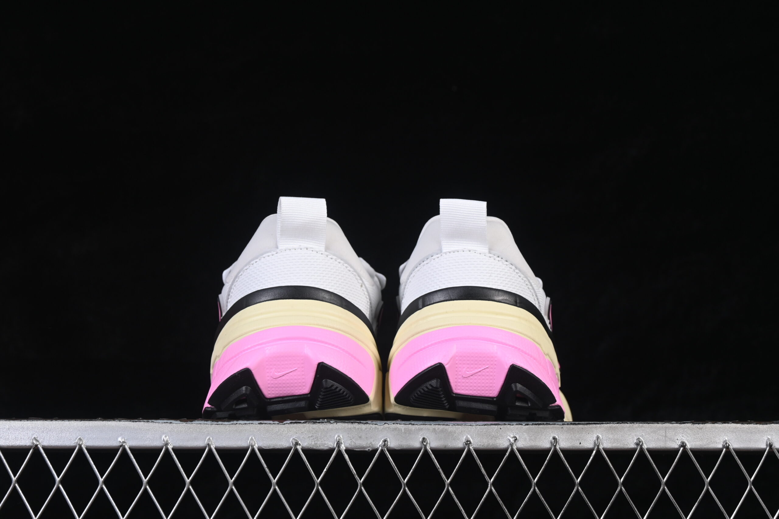 Nike Wmns V2K Run 'Summit White Pink Spell' — изображение 4