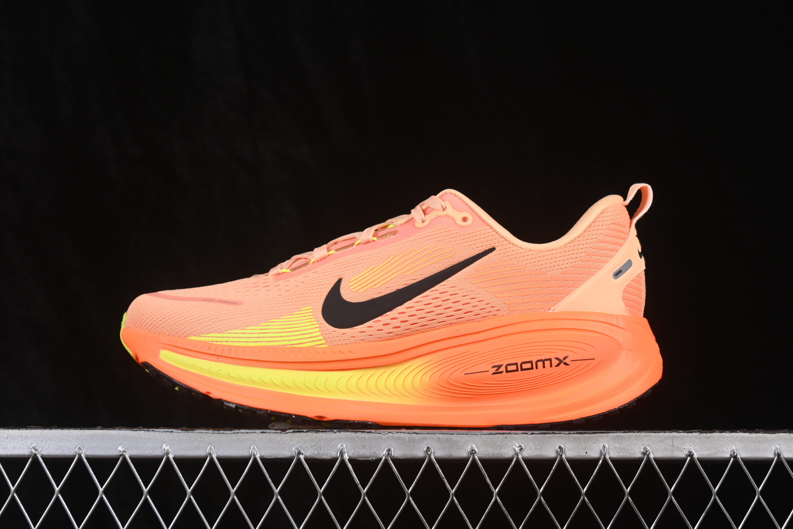Nike Vomero 18 Orange Chalk