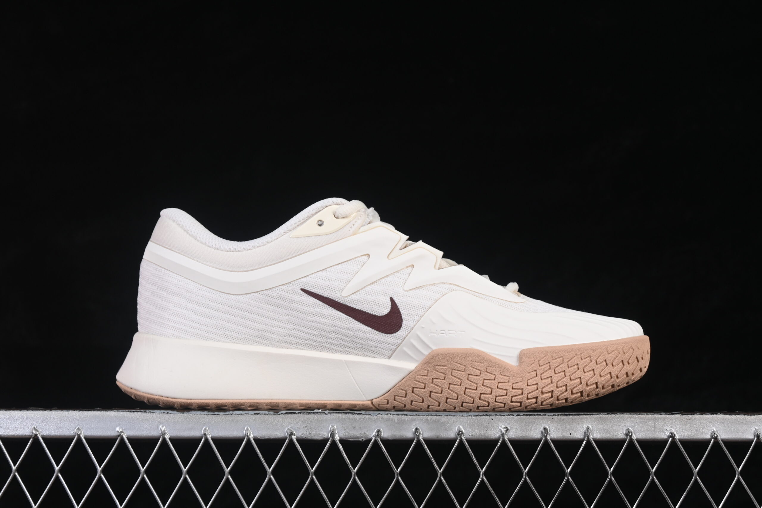 Nike Wmns Vapor Pro 3 Hard Court Tennis 'Pale Ivory Vachetta Tan Tattoo' — изображение 2