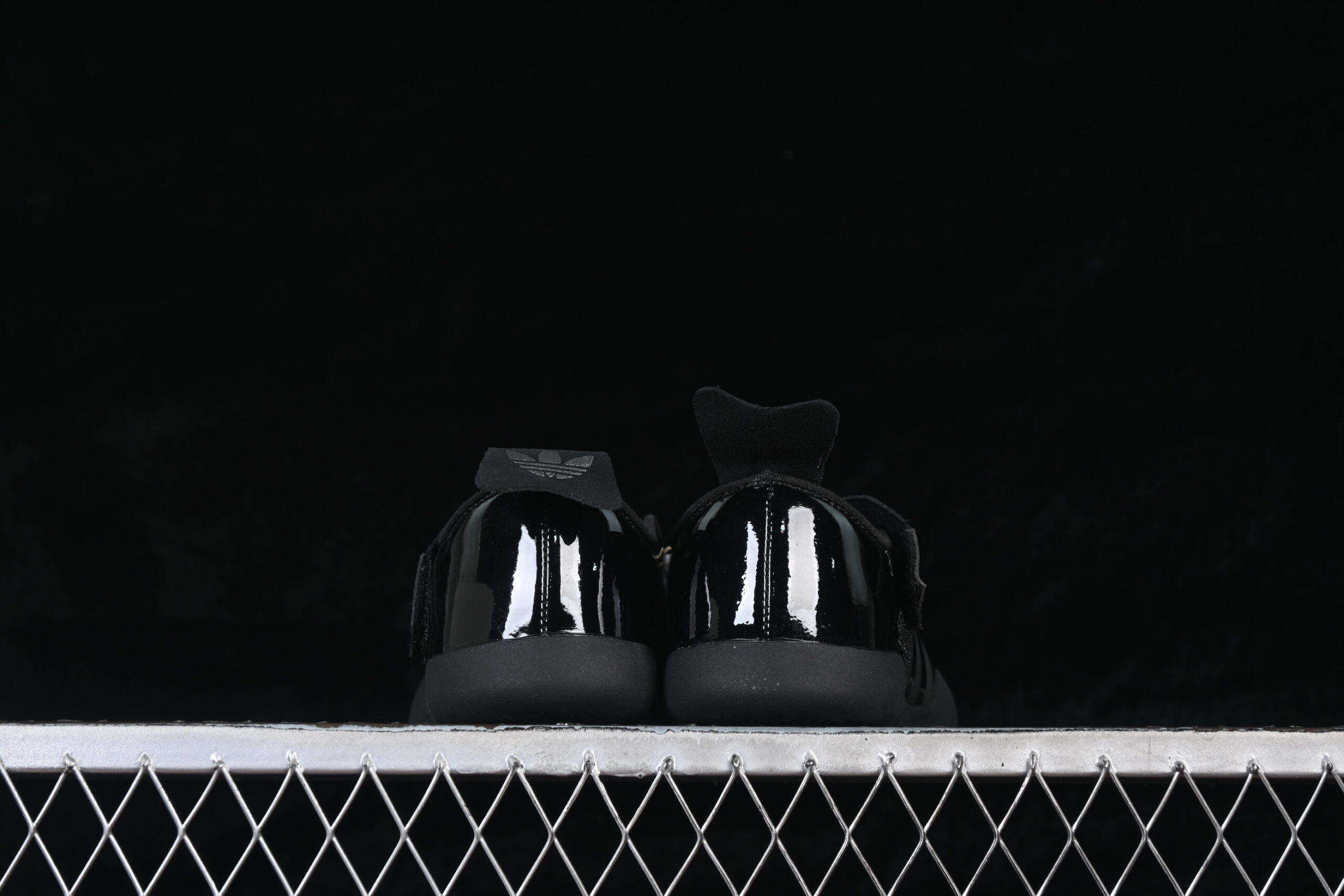 Caroline Hu x CLOT x adidas Wmns Taekwondo 'Core Black Carbon Metallic' — изображение 4