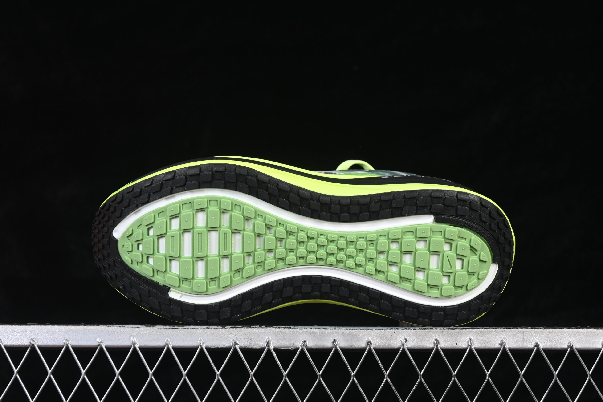 Nike Vomero Plus Ekiden Pack Volt — изображение 3