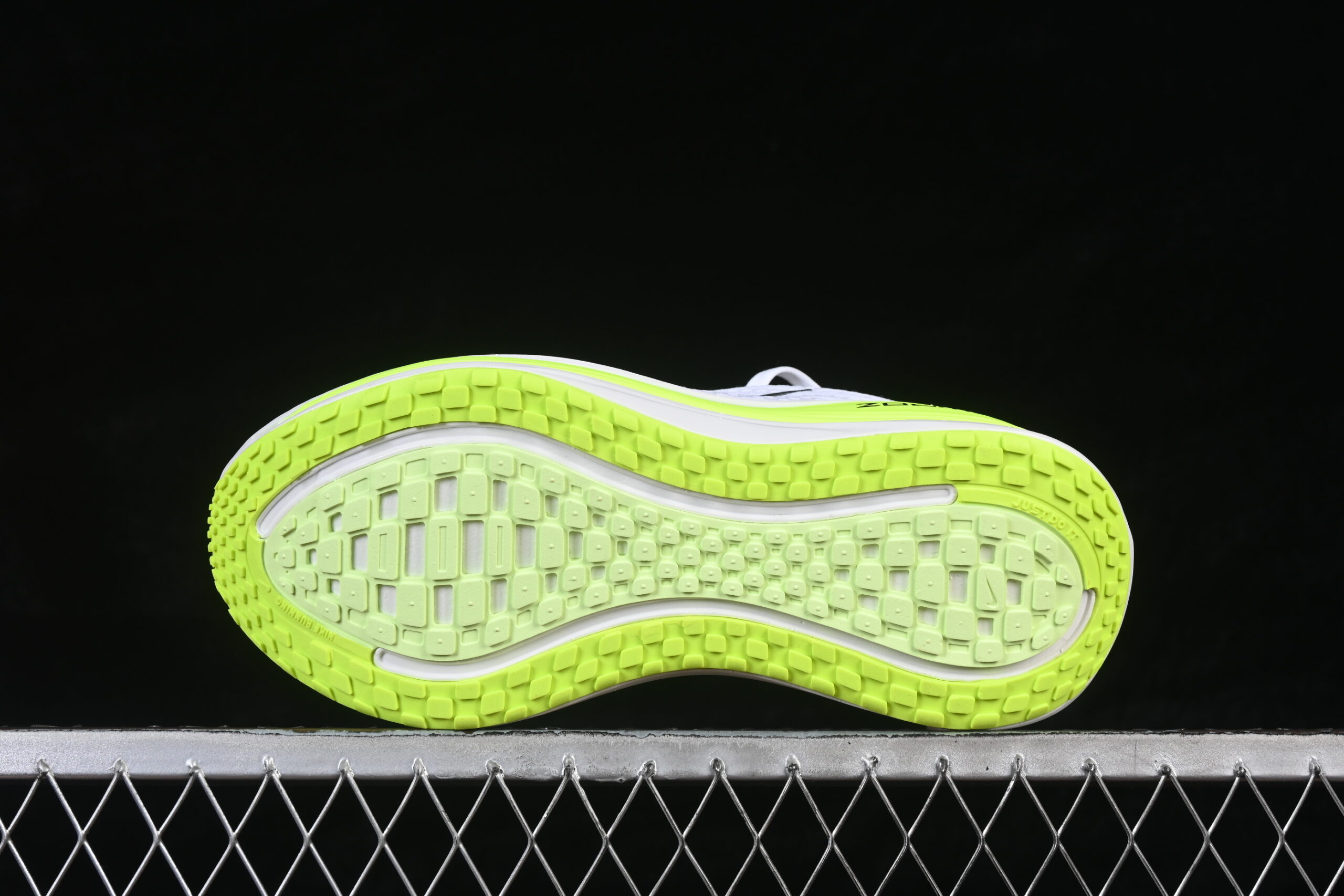 Nike Vomero Plus White Volt — изображение 3