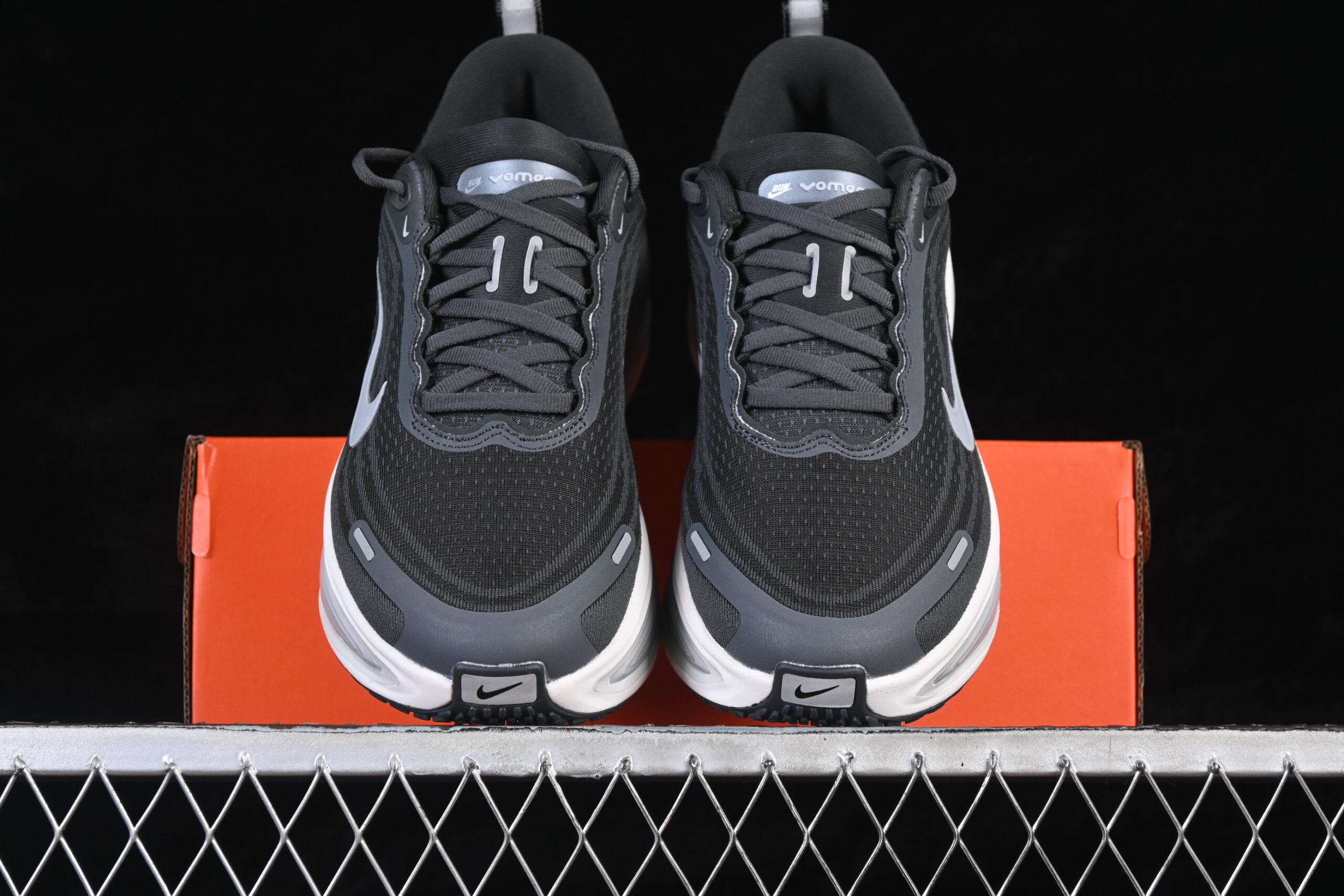 Nike Vomero Plus Anthracite Summit White — изображение 5