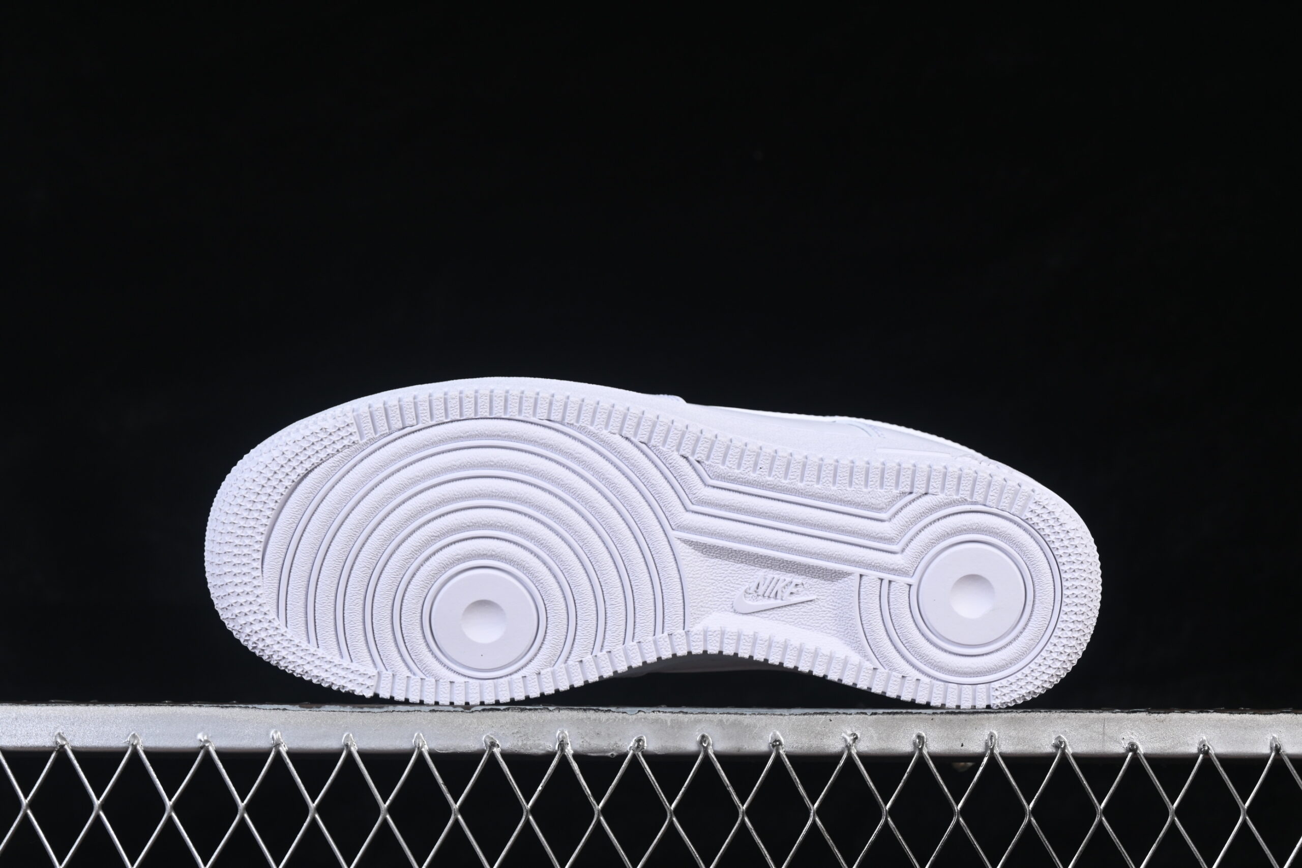 Nike Air Force 1 Low White '07 — изображение 3