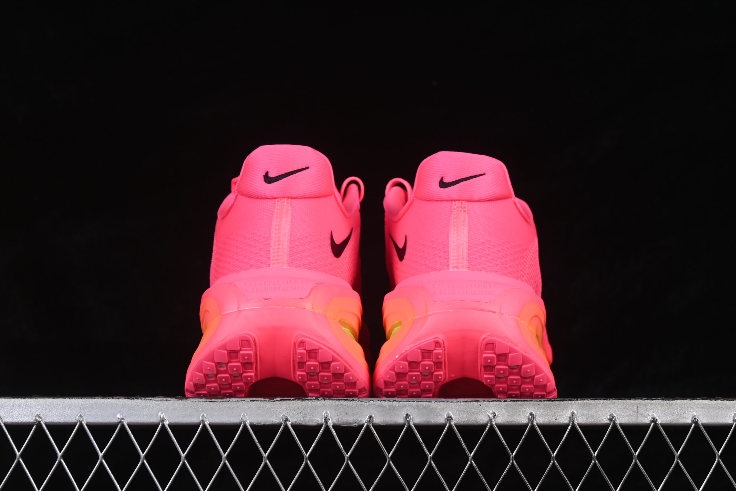 Nike Wmns Vomero Premium 'Hyper Pink' — изображение 4