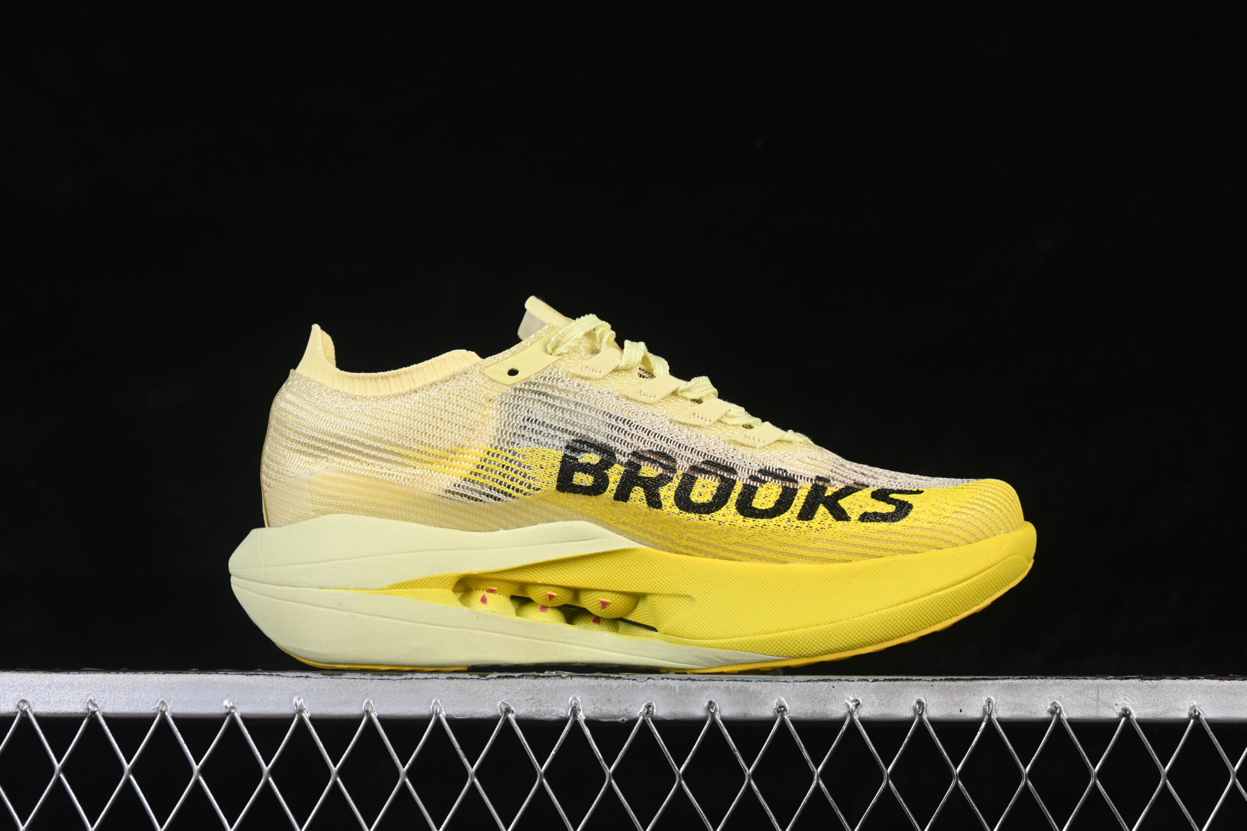 Brooks Hyperion Elite 5 Yellow — изображение 2