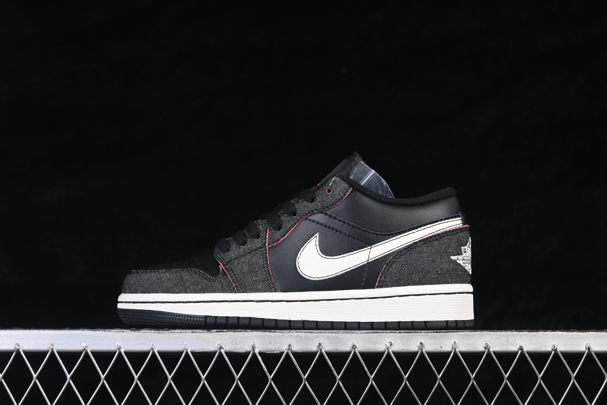 Air Jordan 1 Low «Black Denim»