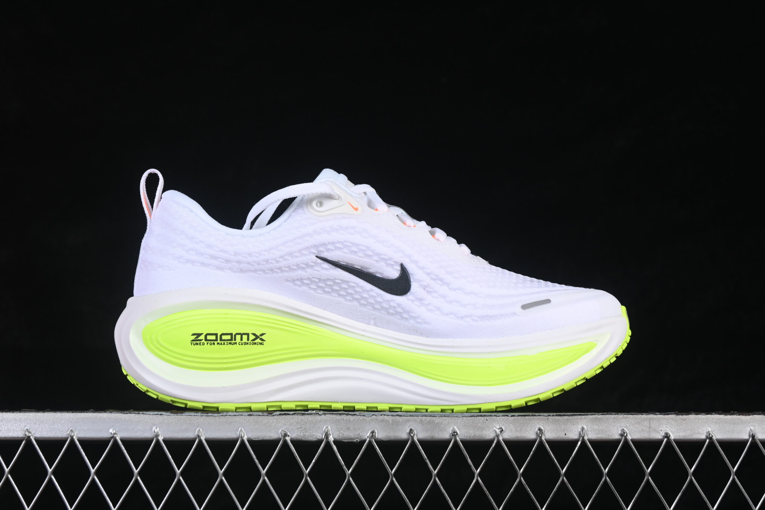 Nike Vomero Plus White Volt — изображение 2