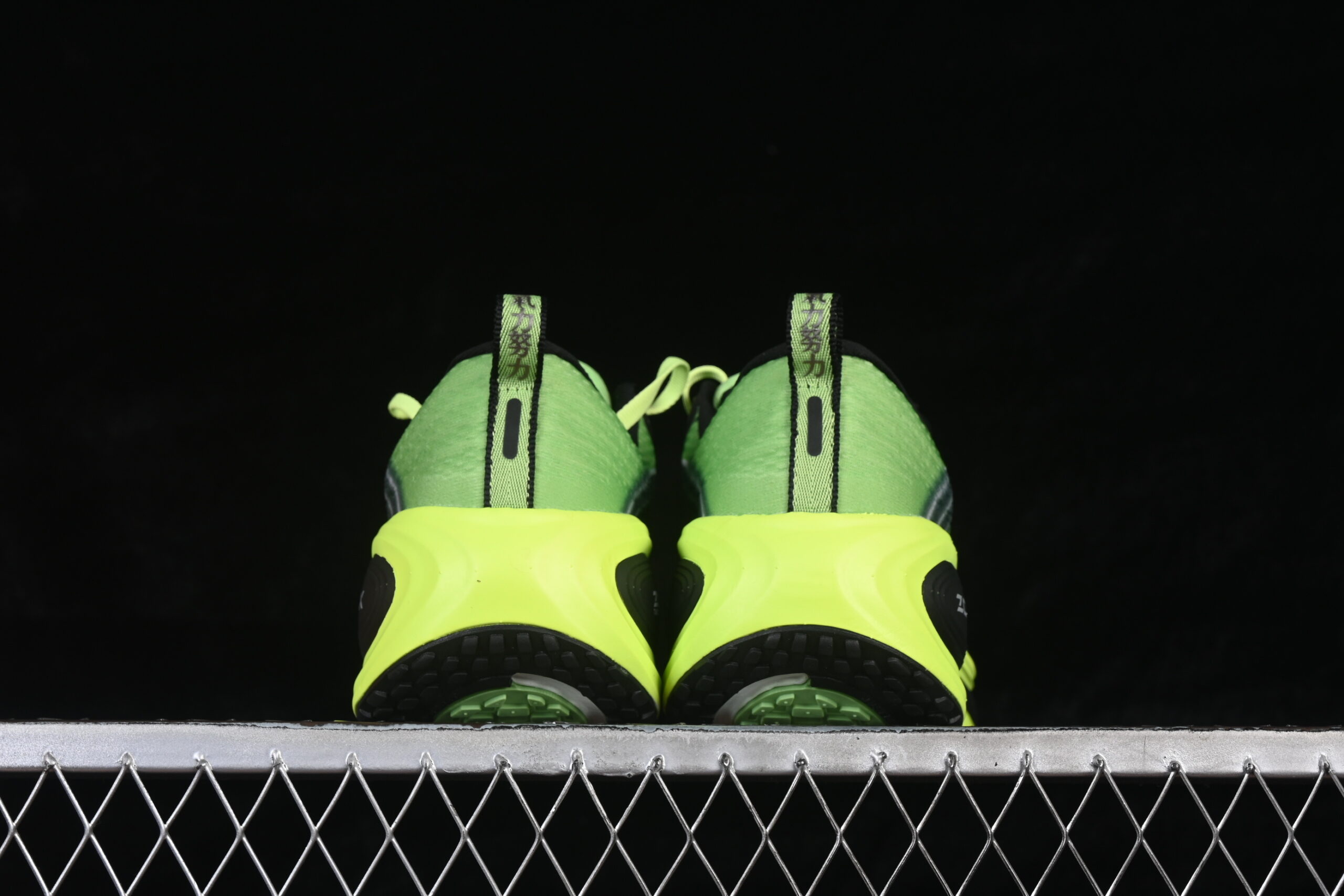 Nike Vomero Plus Ekiden Pack Volt — изображение 4