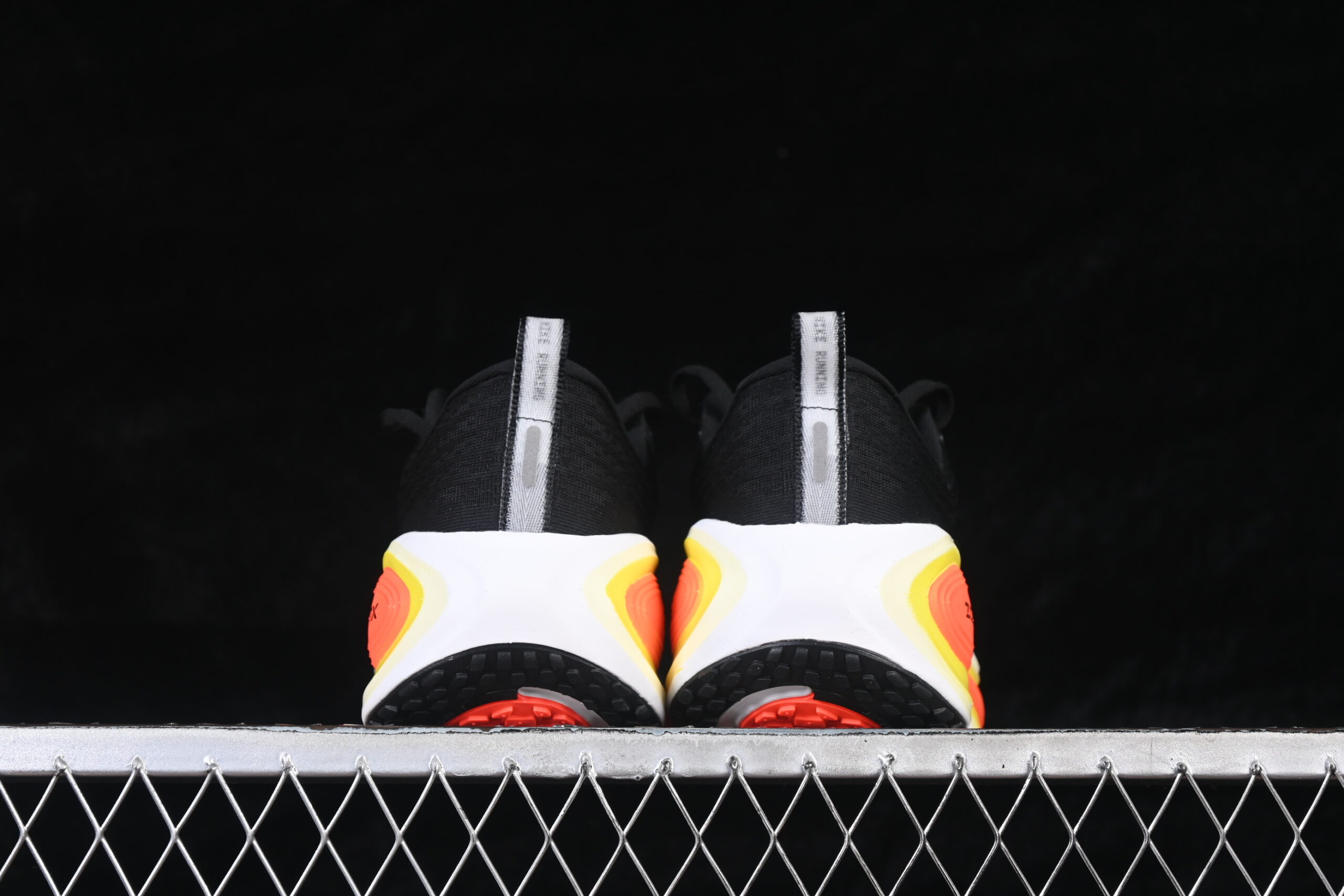Nike Vomero Plus Black Bright Crimson White — изображение 4