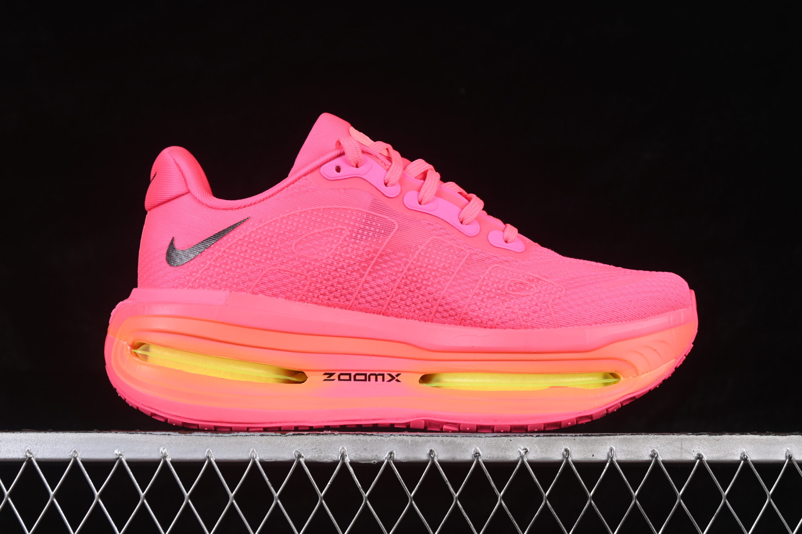 Nike Wmns Vomero Premium 'Hyper Pink' — изображение 2