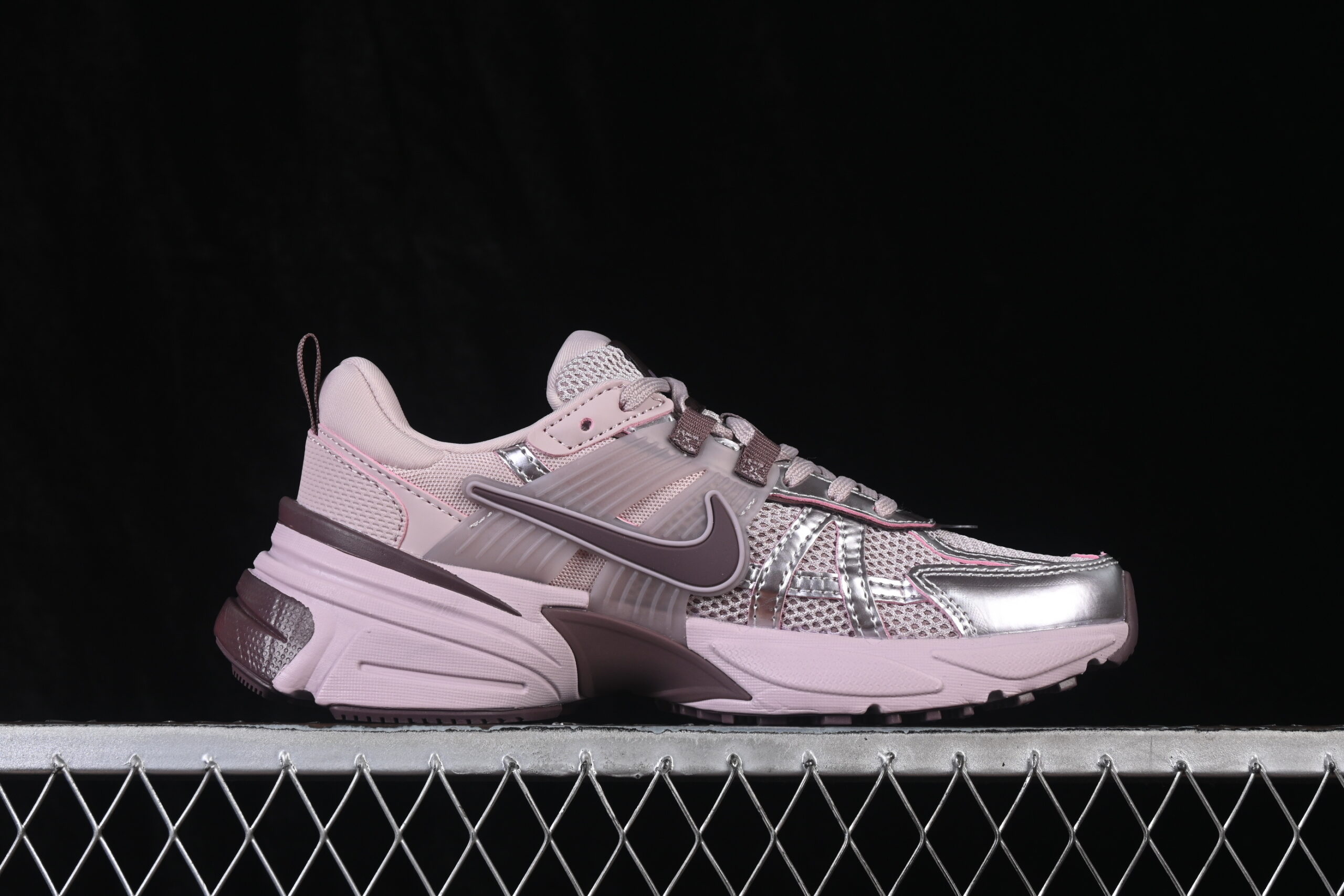 Nike V2K Run WMNS Particle Rose Tattoo — изображение 2