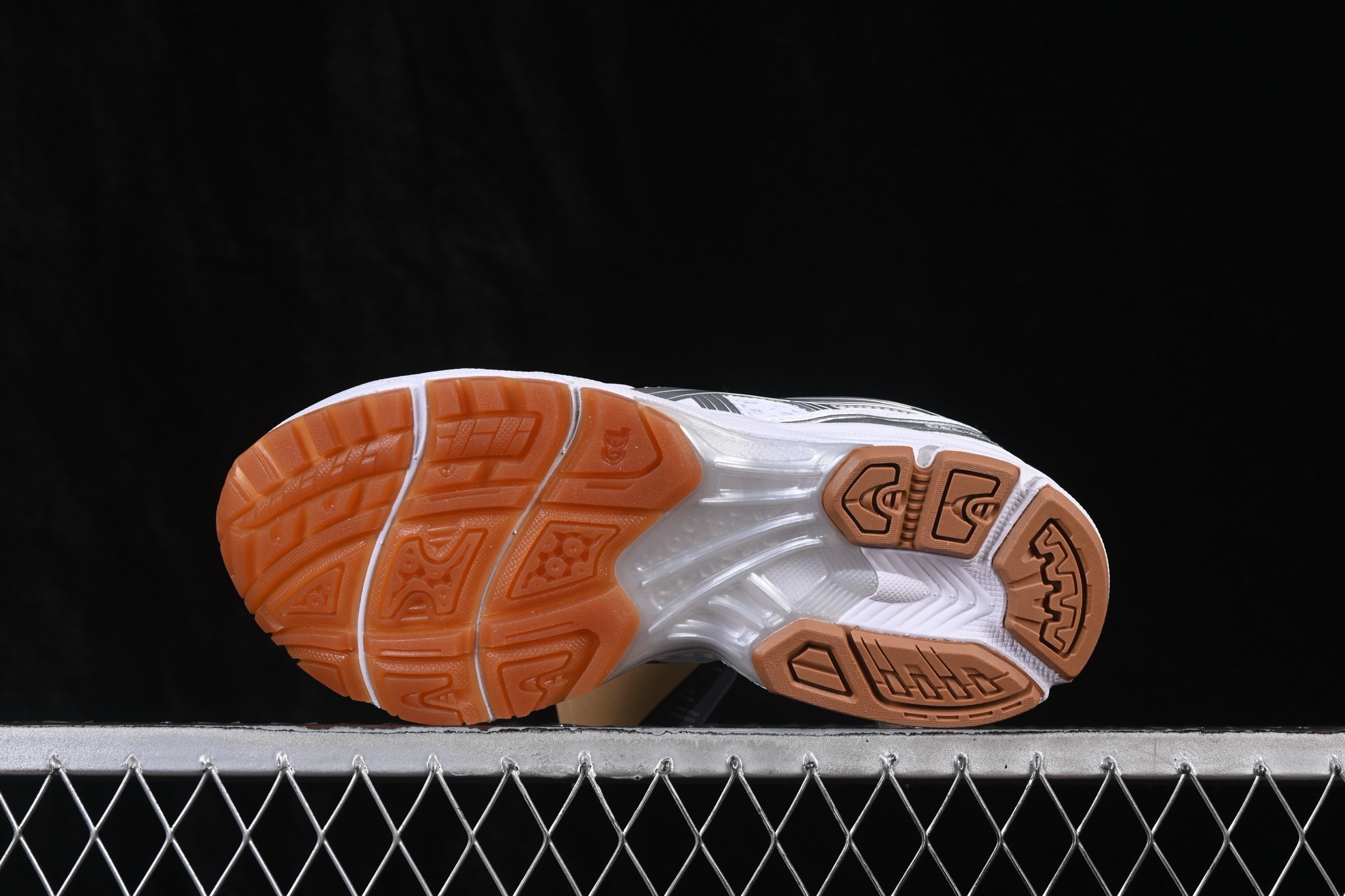 ASICS A.P.C. x Gel Kayano 14 White Pure Silver — изображение 3