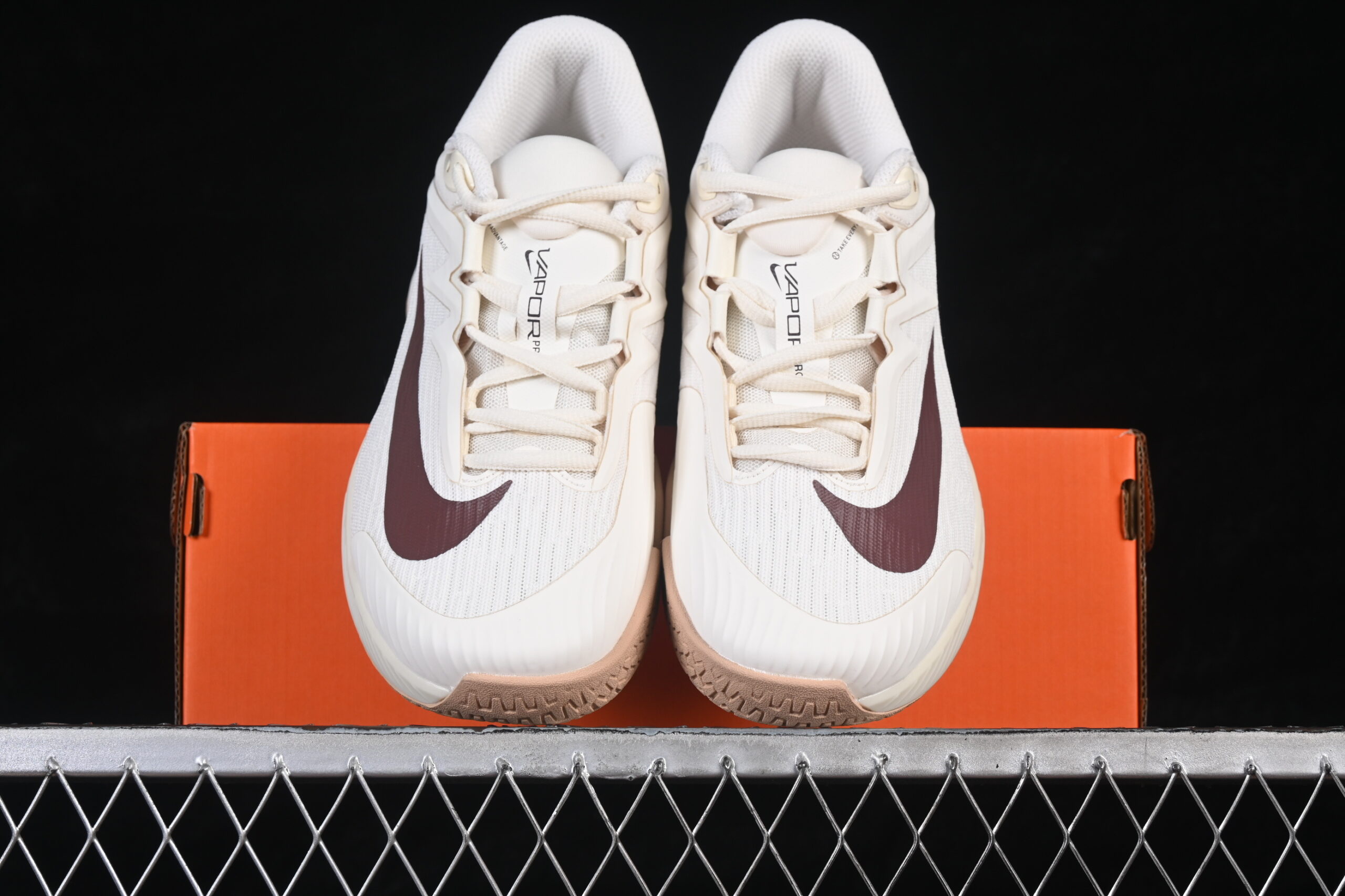 Nike Wmns Vapor Pro 3 Hard Court Tennis 'Pale Ivory Vachetta Tan Tattoo' — изображение 4
