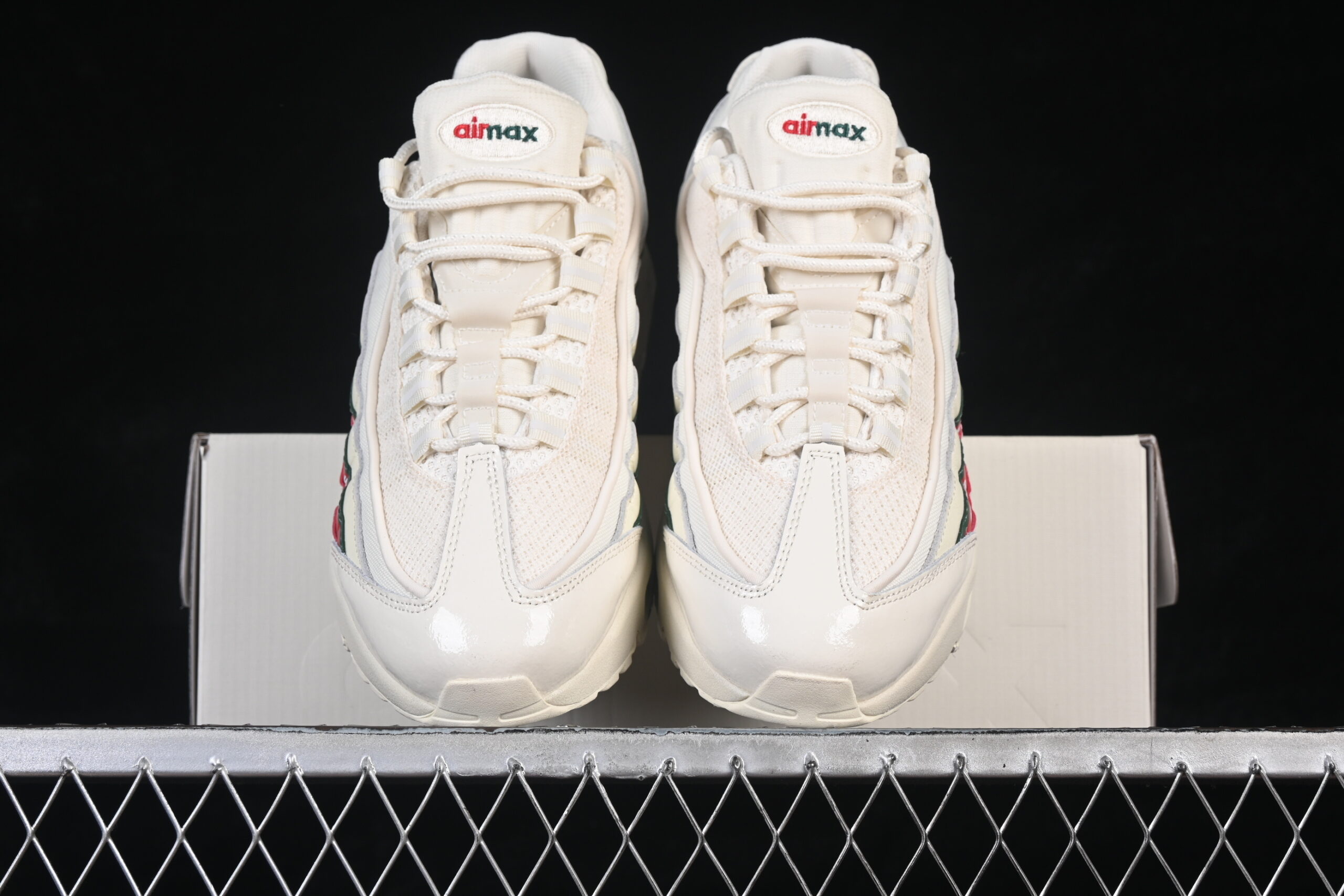 Undefeated x Nike Air Max 95 'Sail' — изображение 5