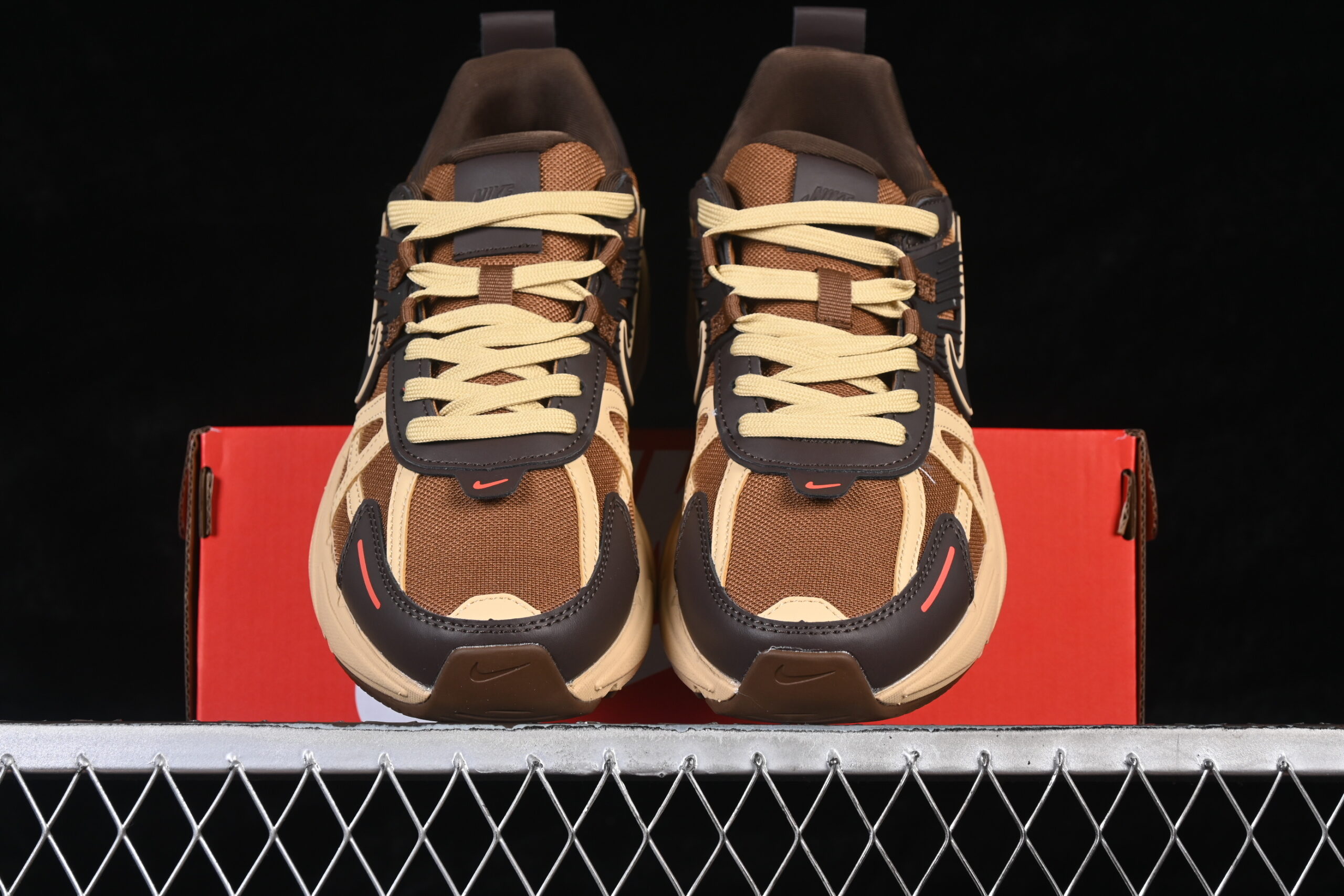 Nike V2K Run 'Light British Tan Sesame' — изображение 5