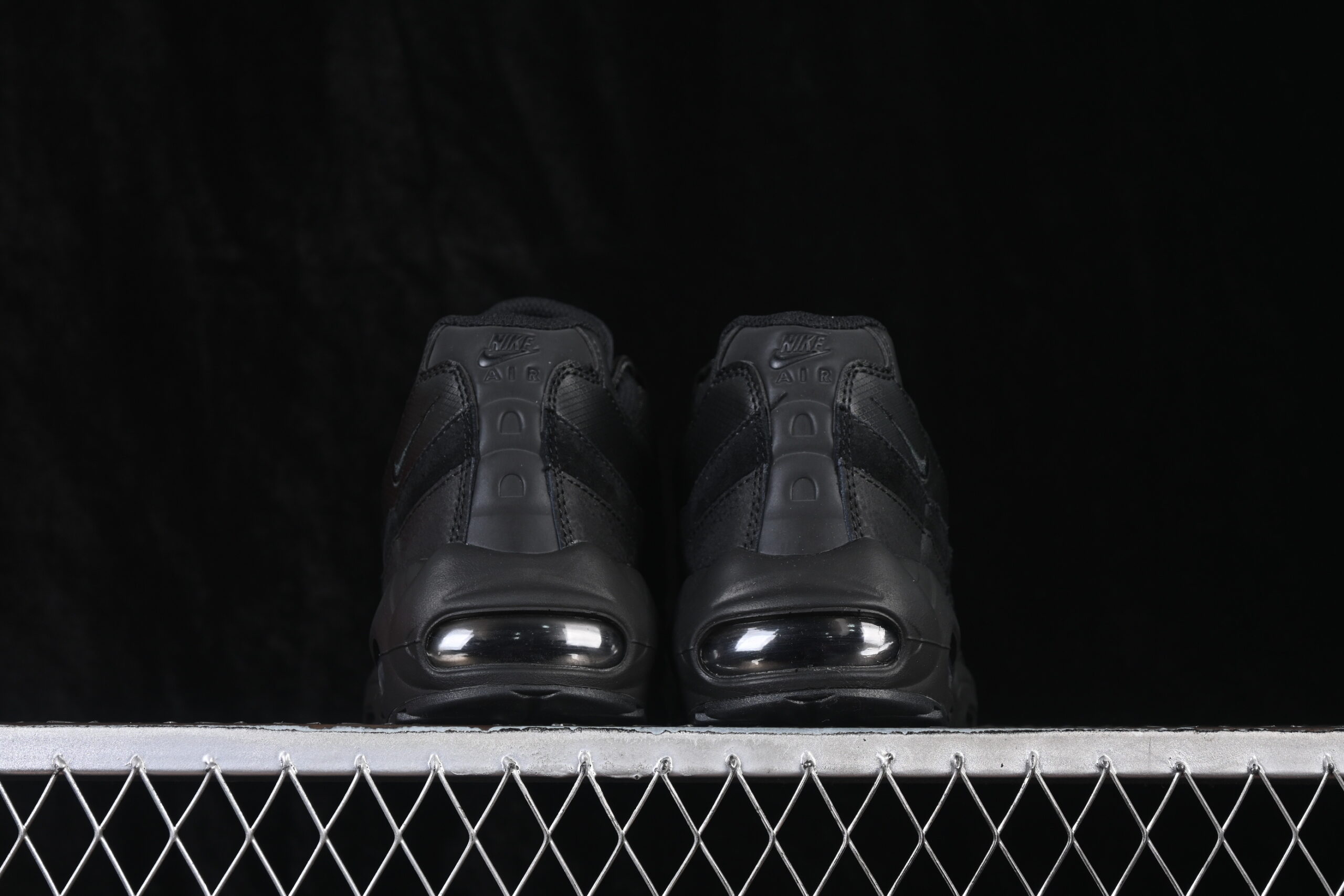 Nike Air Max 95 Essential Triple Black — изображение 4