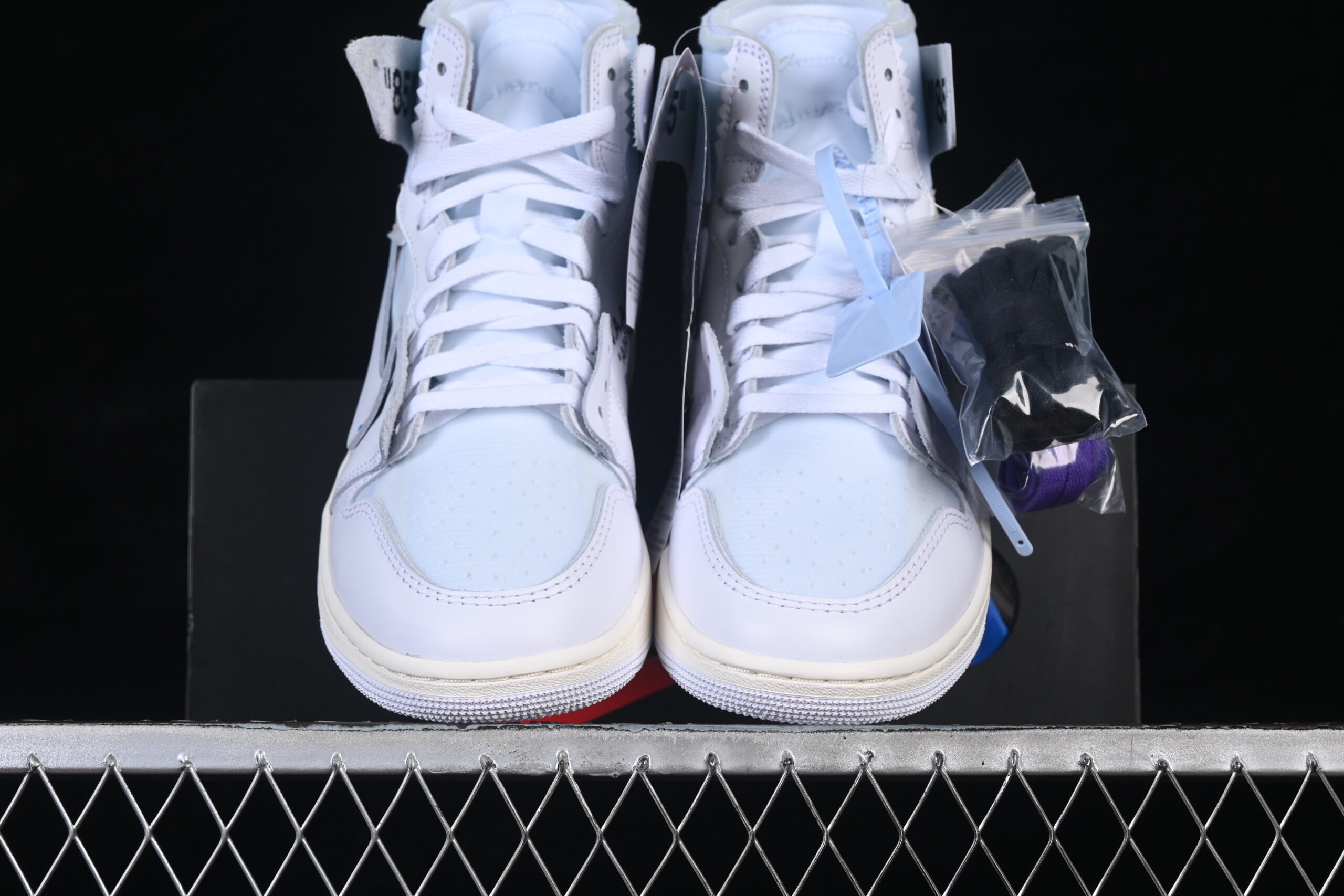Air Jordan 1 Retro High OG x Virgil Abloh Archive Alaska — изображение 5