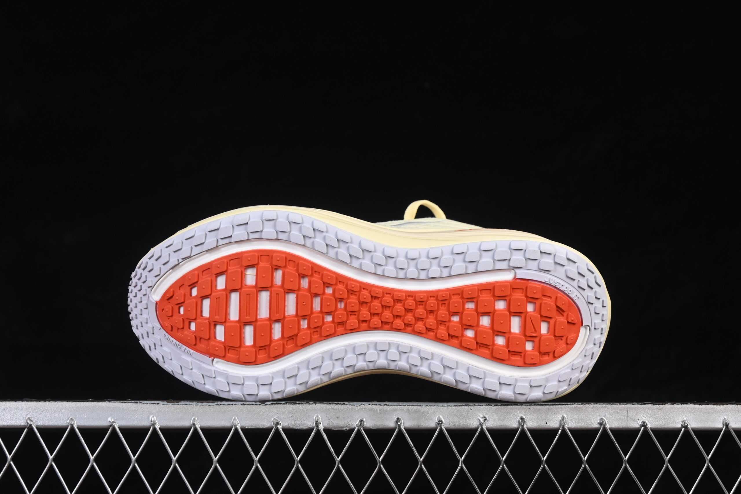 Nike Vomero Plus Wmns Yellow — изображение 3