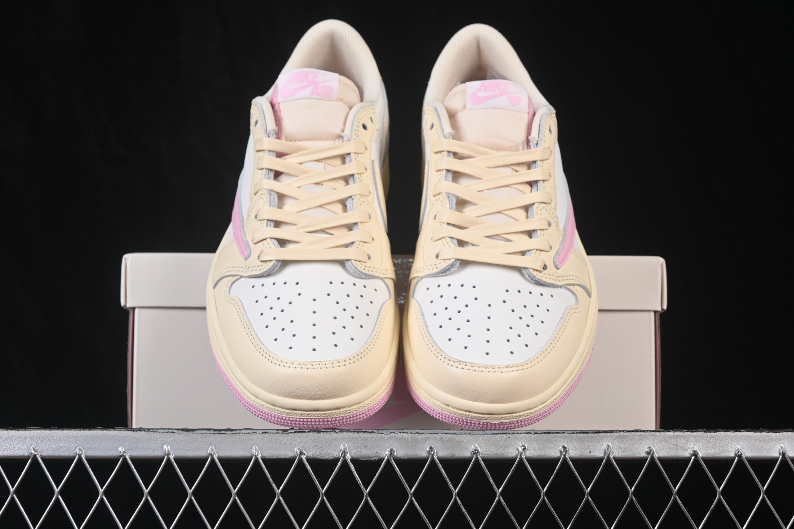 Air Jordan 1 Retro Low OG x Travis Scott Shy Pink — изображение 5