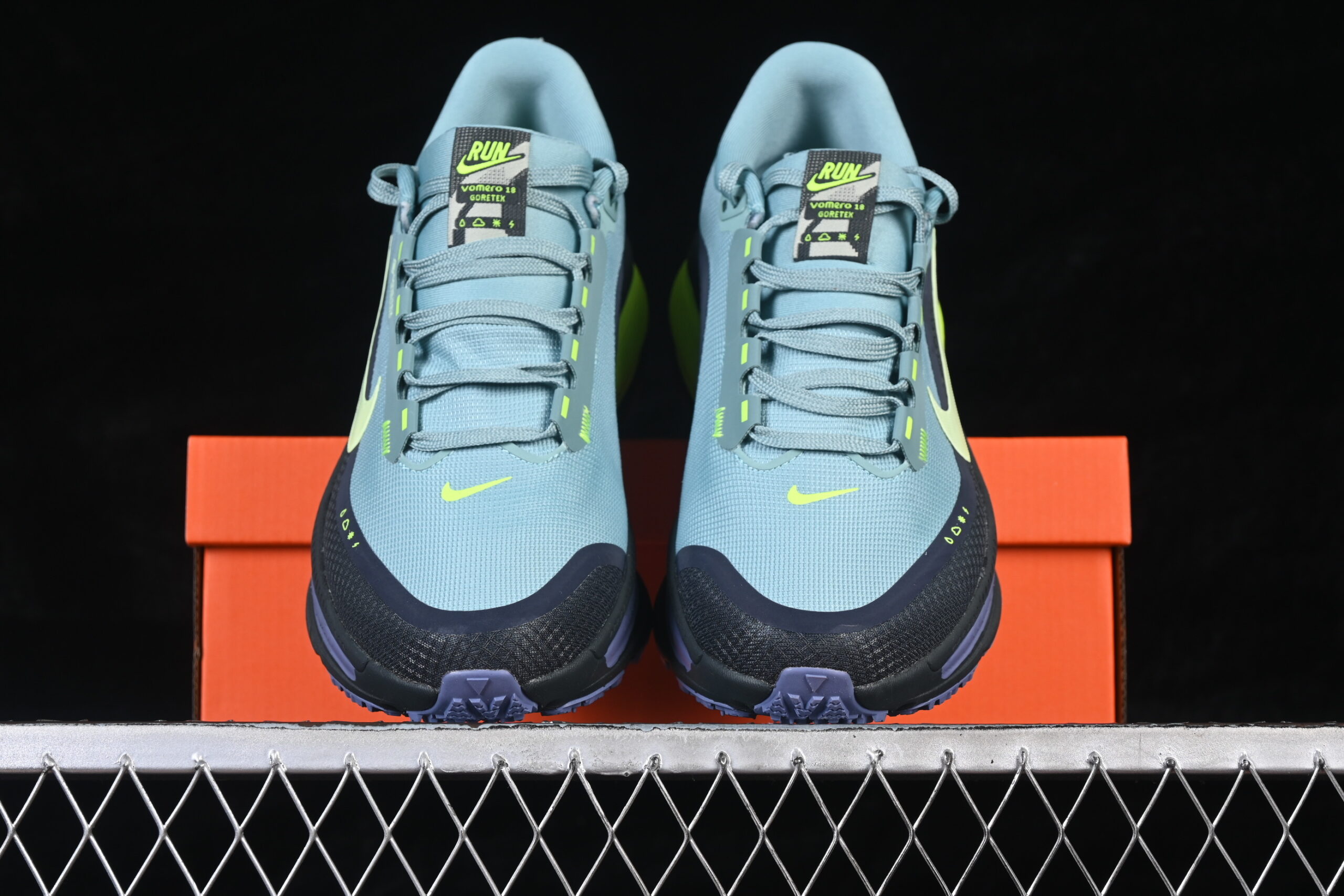 Nike Vomero 18 GORE-TEX Reflective 'Seaweed Cannon' — изображение 5