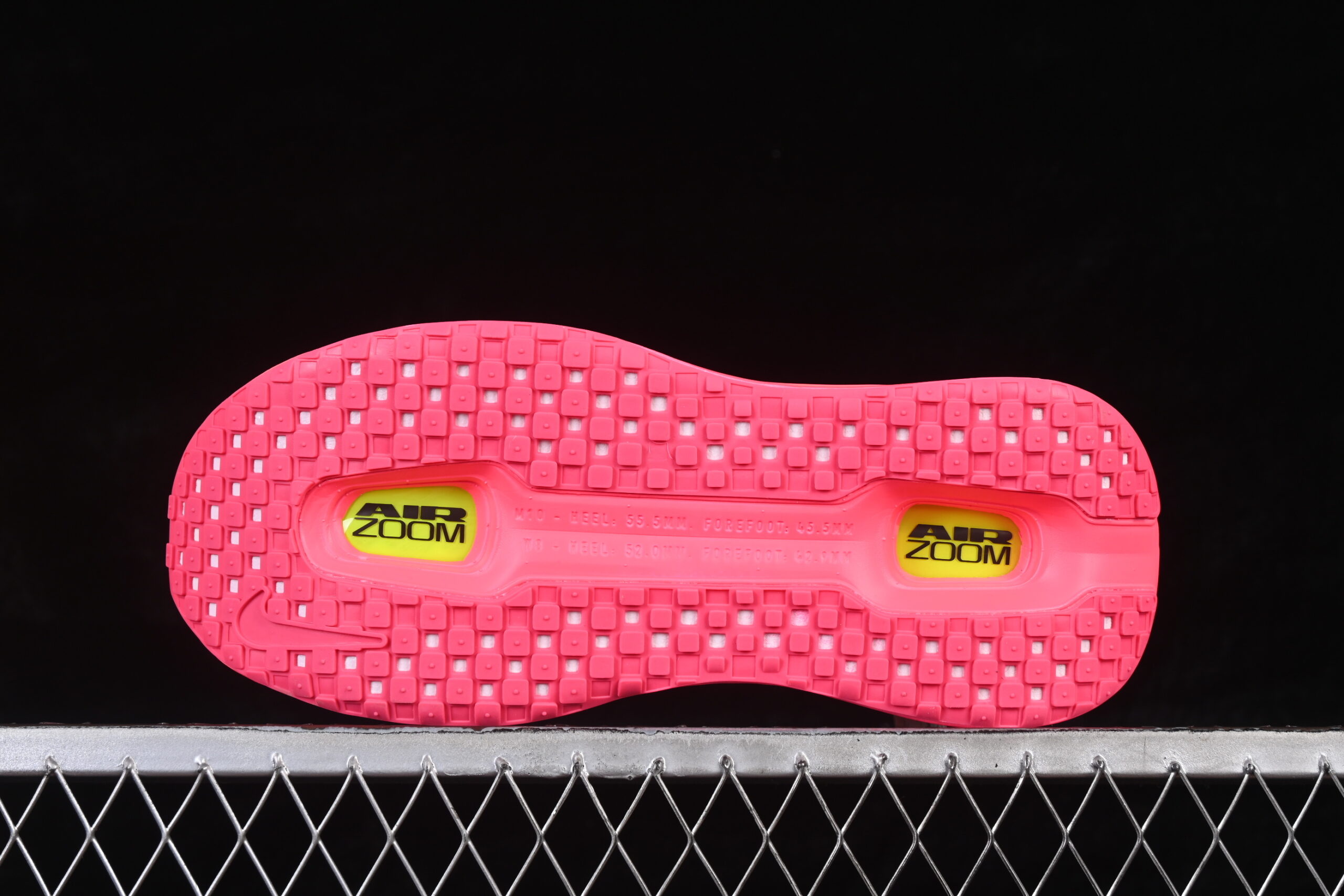 Nike Wmns Vomero Premium 'Hyper Pink' — изображение 3