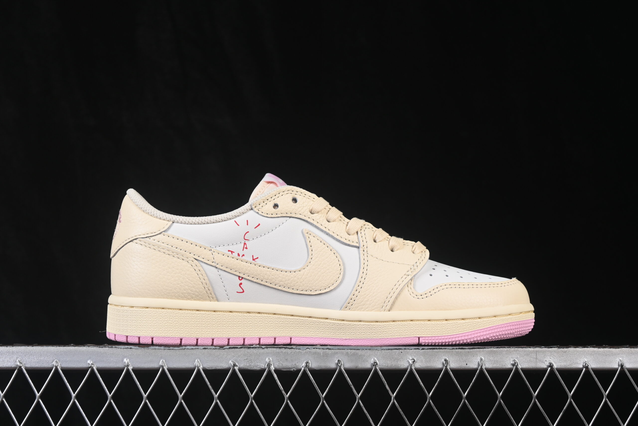 Air Jordan 1 Retro Low OG x Travis Scott Shy Pink — изображение 2