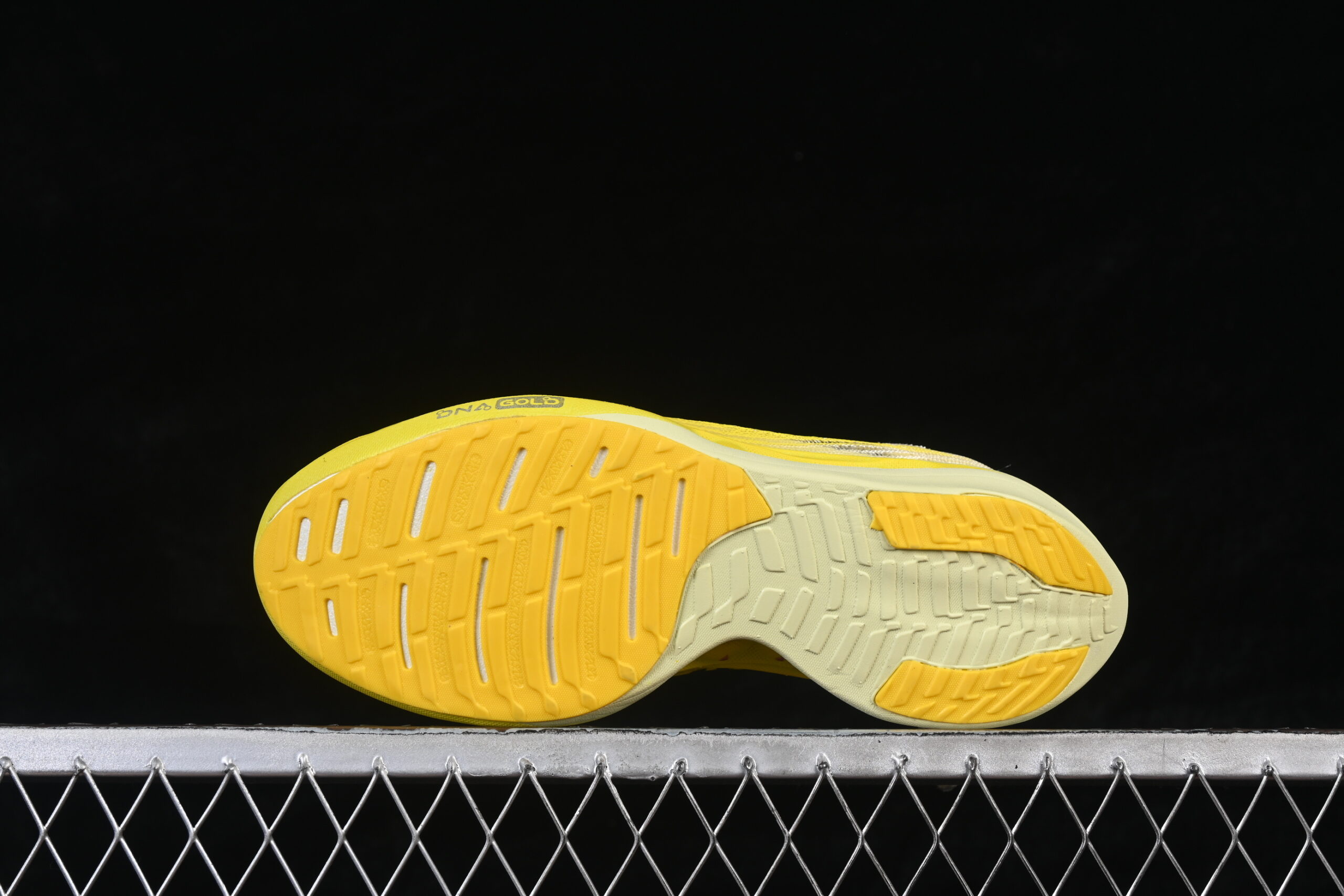 Brooks Hyperion Elite 5 Yellow — изображение 3