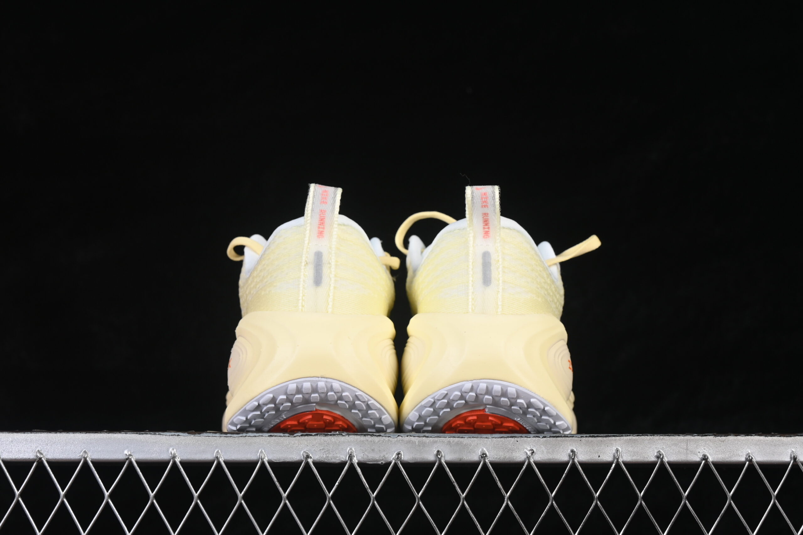 Nike Vomero Plus Wmns Yellow — изображение 4