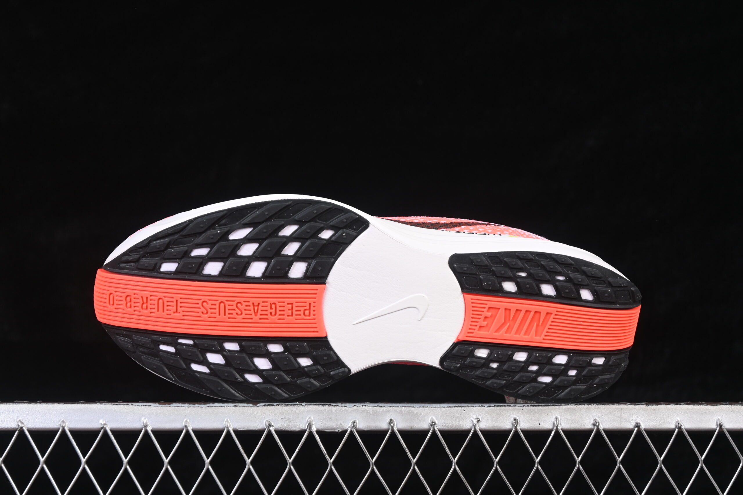 Nike Pegasus Plus White Red — изображение 3