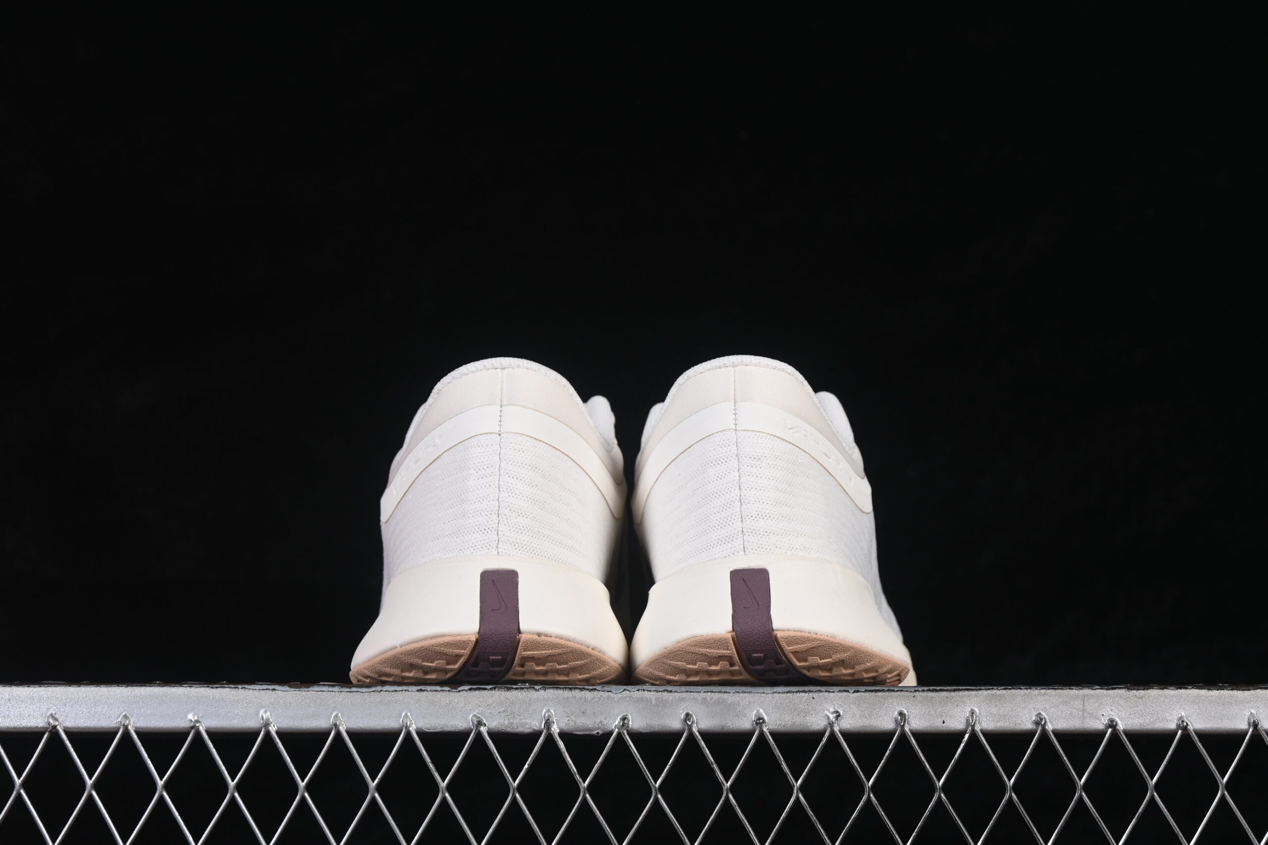 Nike Wmns Vapor Pro 3 Hard Court Tennis 'Pale Ivory Vachetta Tan Tattoo' — изображение 5