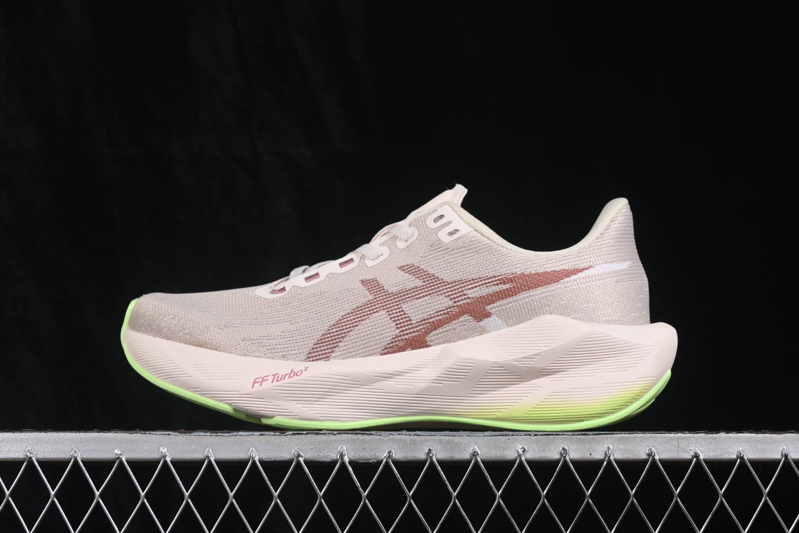 ASICS Novablast 6 Beige