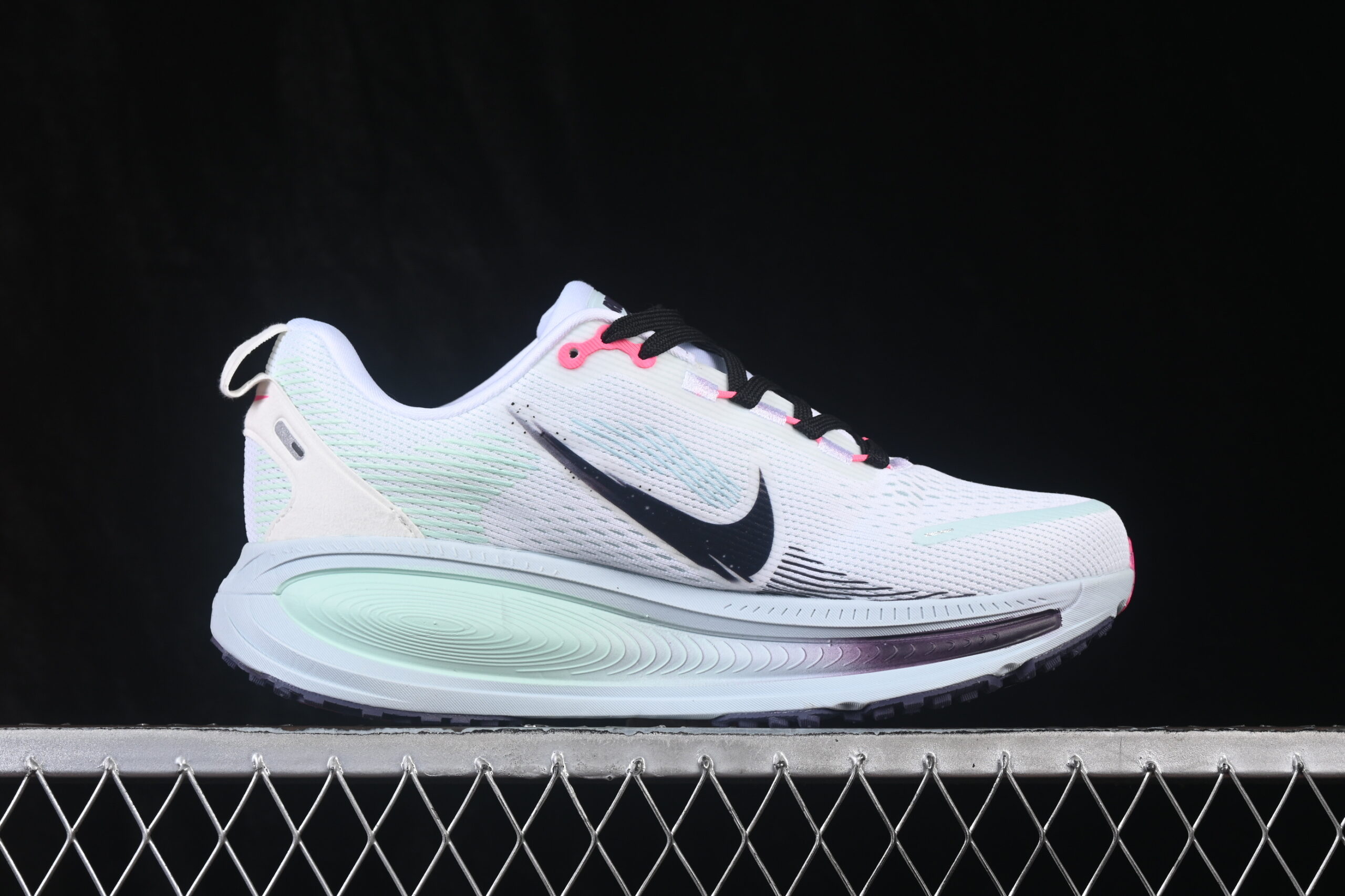 Nike Vomero 18 White Glacier Blue — изображение 2