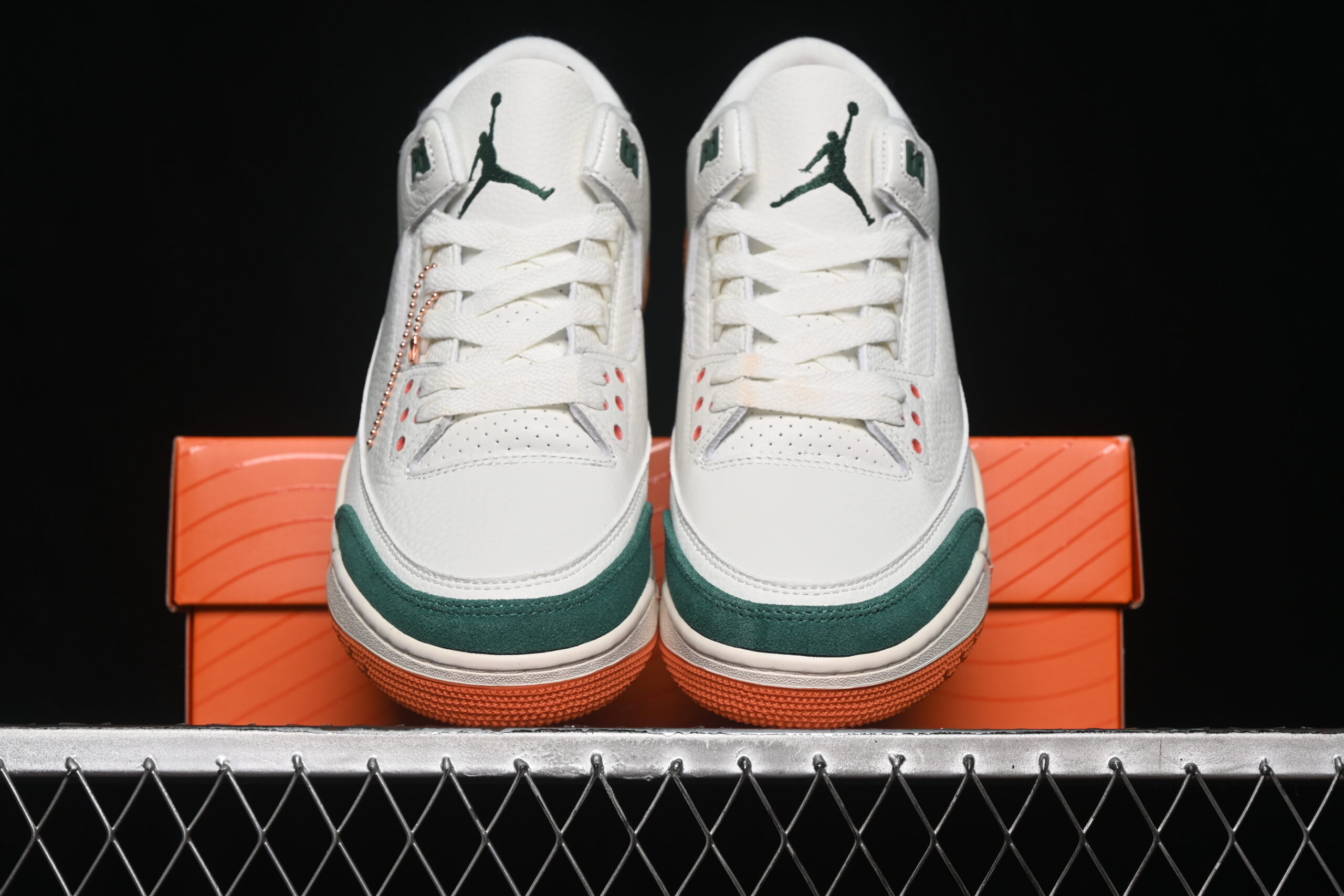SoleFly x Air Jordan 3 'Miami' — изображение 5